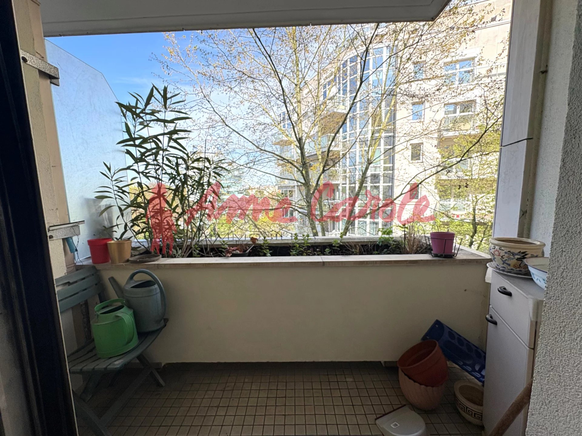Appartement 3 pièces environ 75 m2 avec deux balcons, cave e