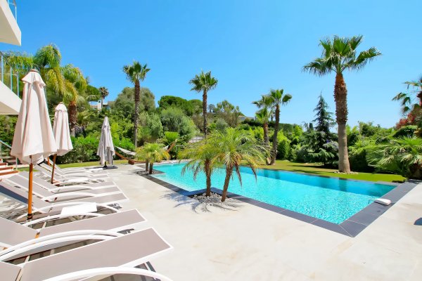 Contemporary Luxury Villa for Sale in Cannes with Lérins Island Views — photo 3