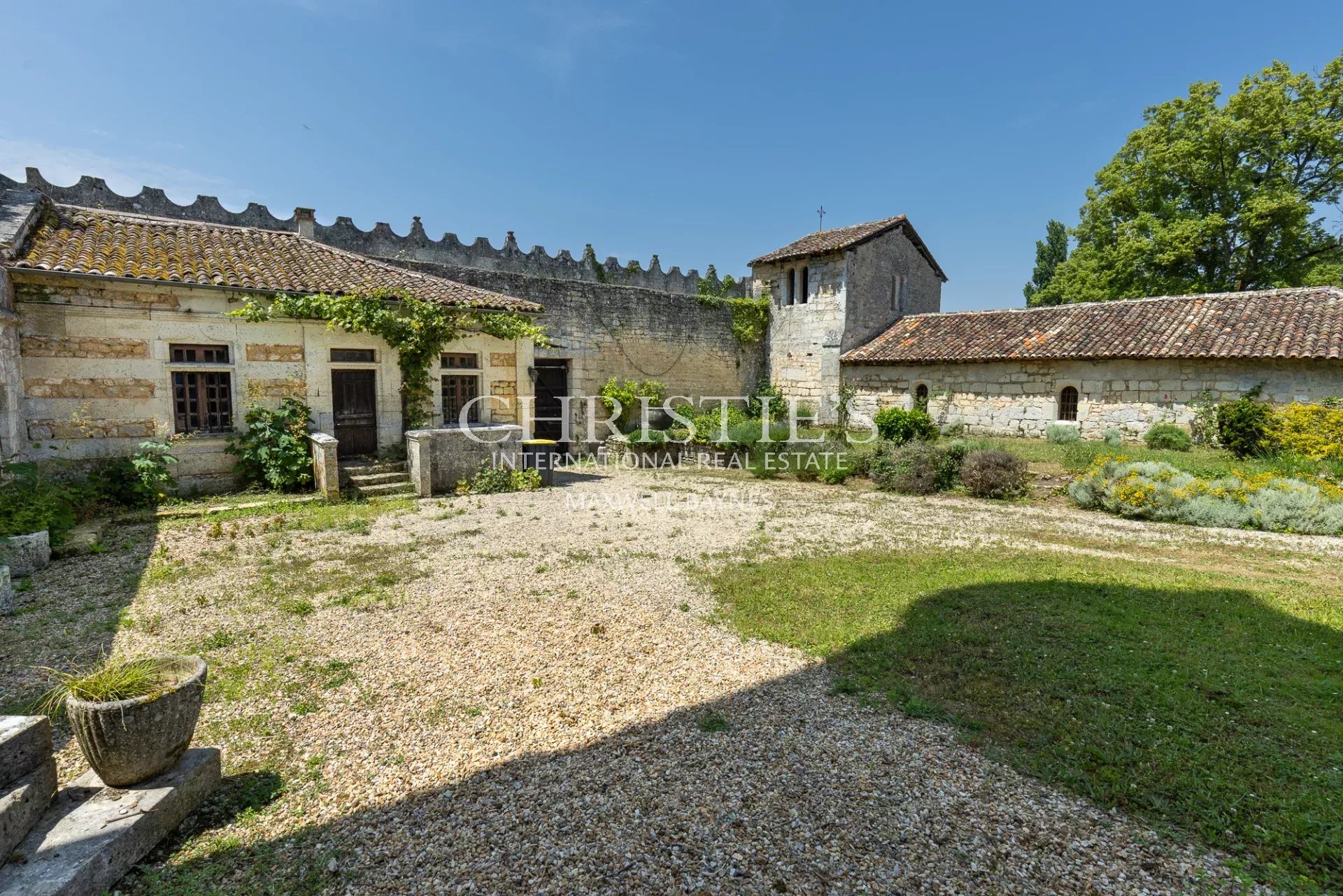 9 Bedroom Chateau's Image 30