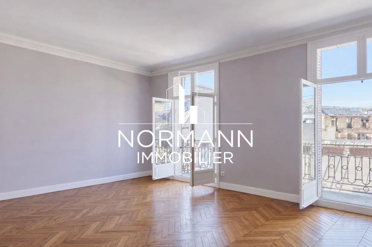 PARIS 8 - FAUBOURG SAINT HONORE / MATIGNON - VUE TOUR EIFFEL - BALCON