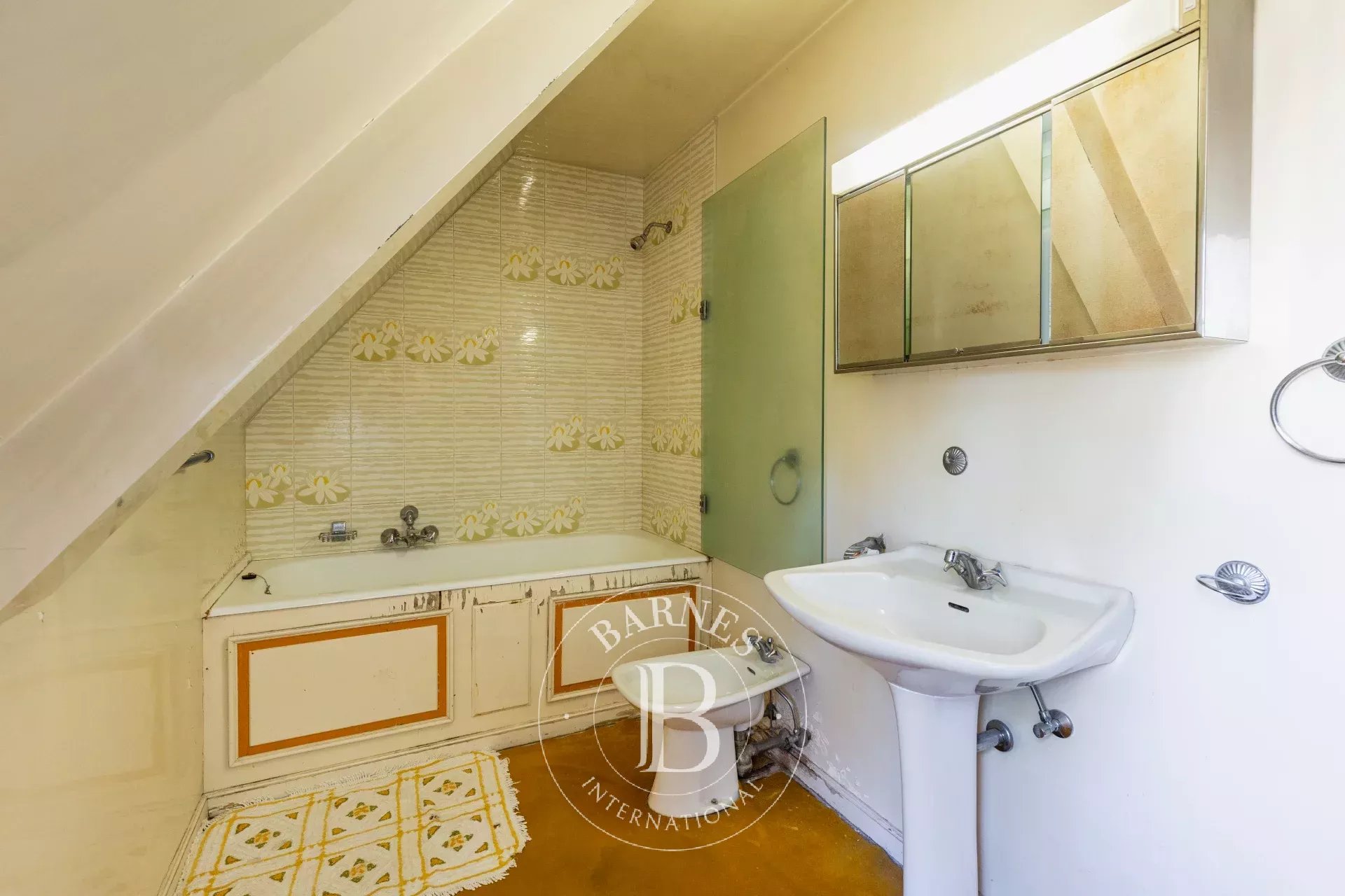 Hoeilaart - Exceptional villa to renovate, close to the Sonian Forest