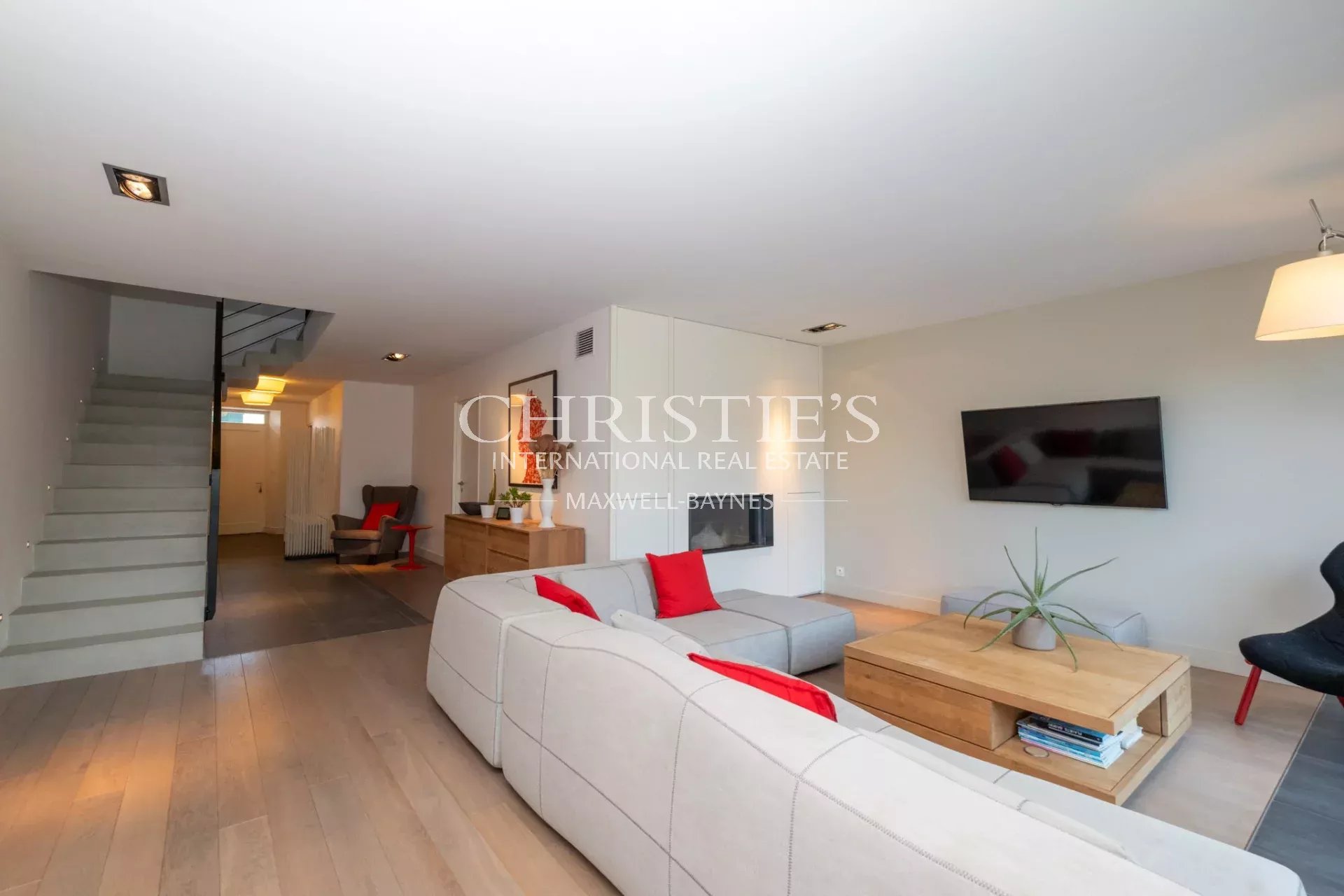5 Bedroom Villa/Townhouse's Image 6