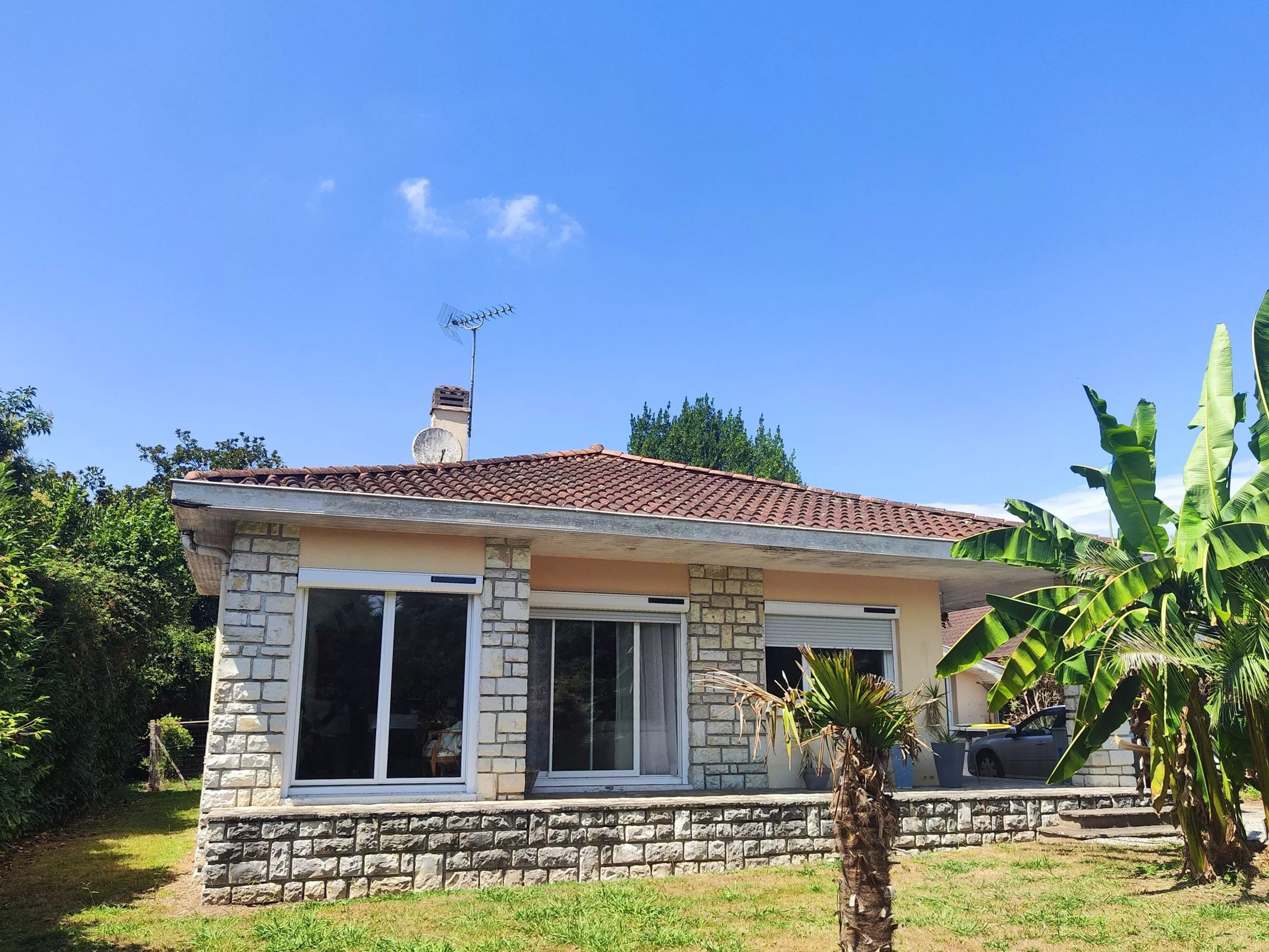House in Sauveterre-de-Bearn - view 1