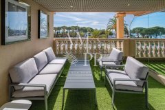 Golfe-Juan – Seafront 1-Bedroom Apartment with Port and Pool — photo 1 of 6