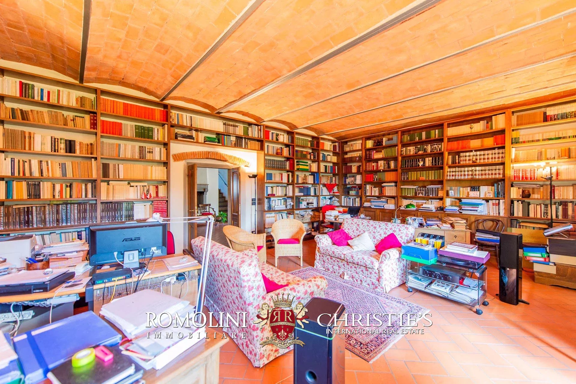 6 Bedroom Villa/Townhouse's Image 29