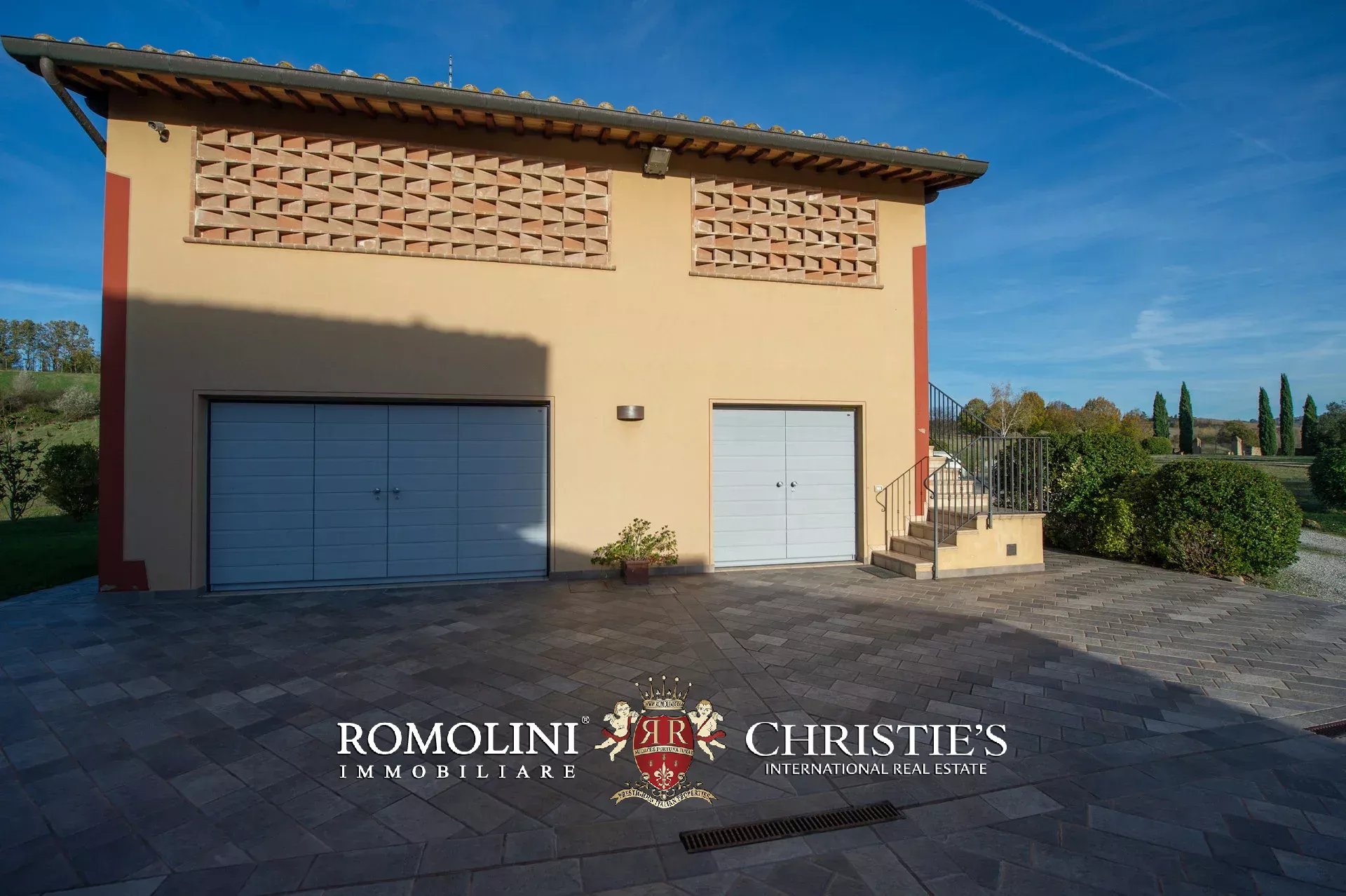 10 Bedroom Villa/Townhouse's Image 27
