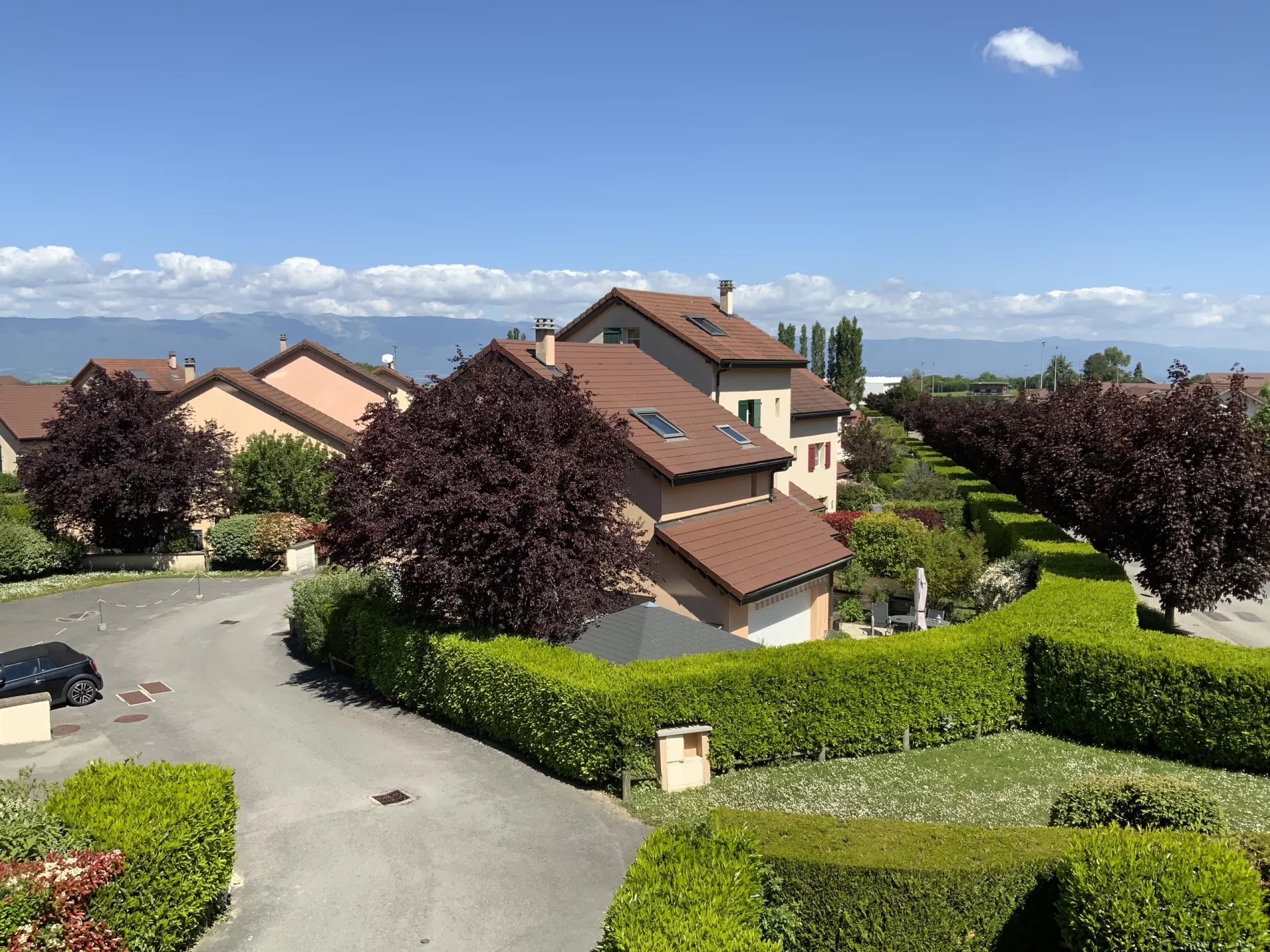 Villa 3 chambres, 3 SdB, jardin, dans résidence piscine - prox. Genève