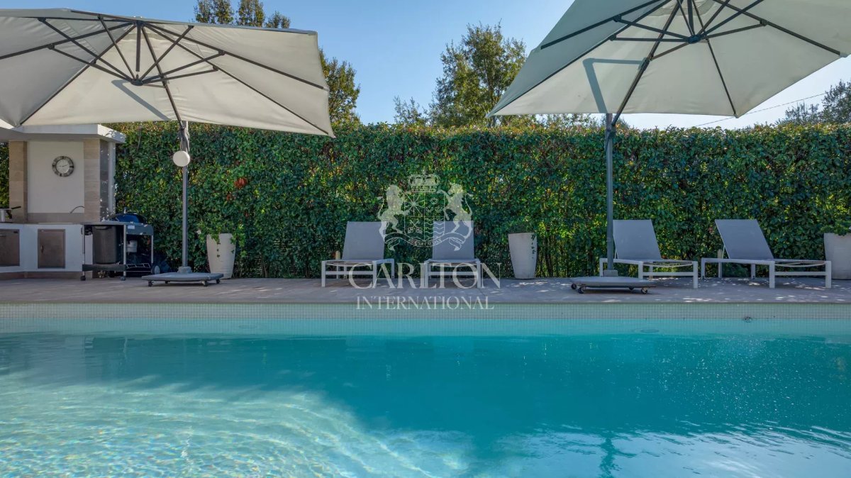 Mougins – Elegant Provencal villa 235 m² with heated pool and outbuilding