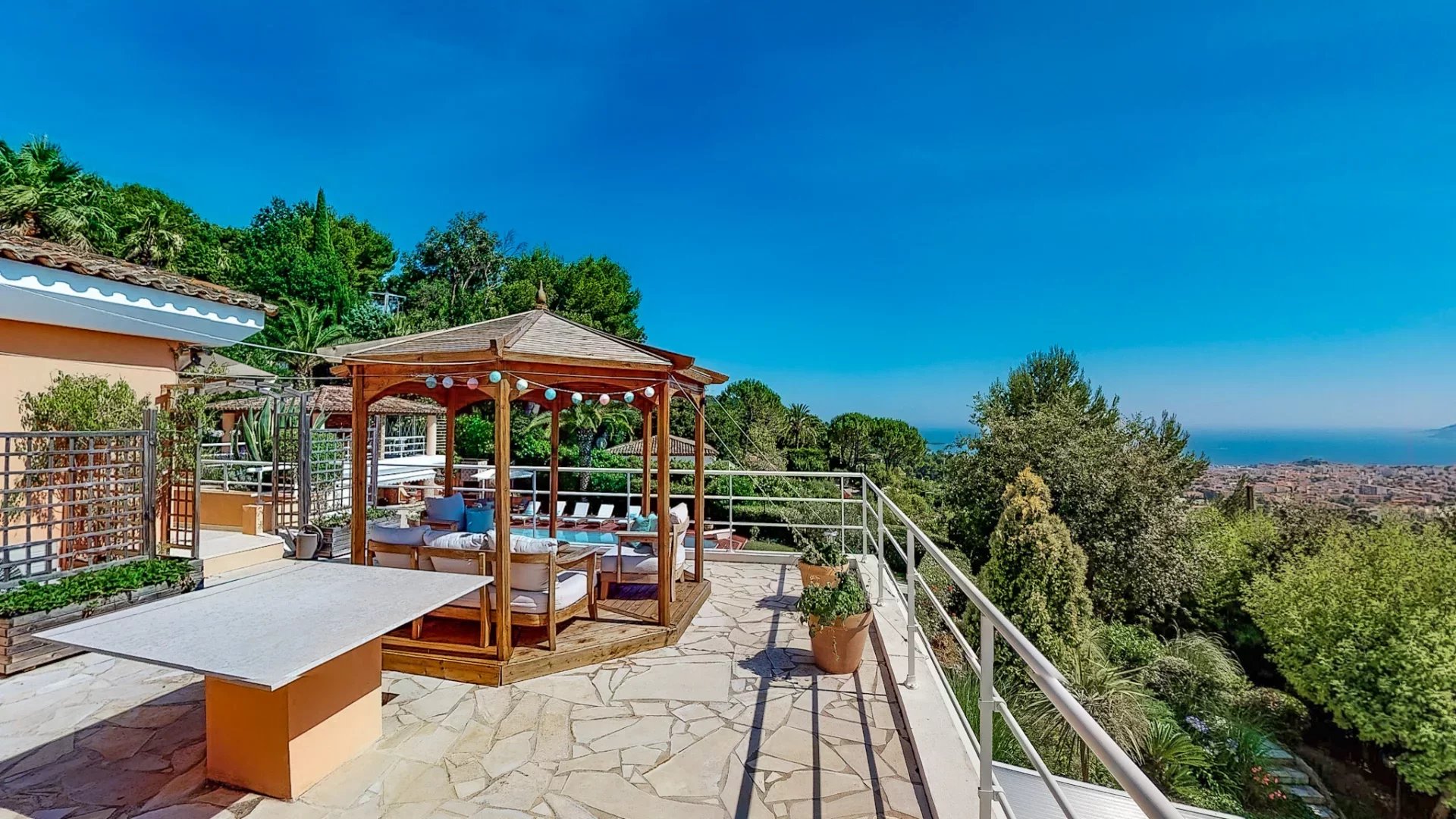 Très belle et grande villa à Cannes avec la vue panoramique mer et montagne - Photo 5
