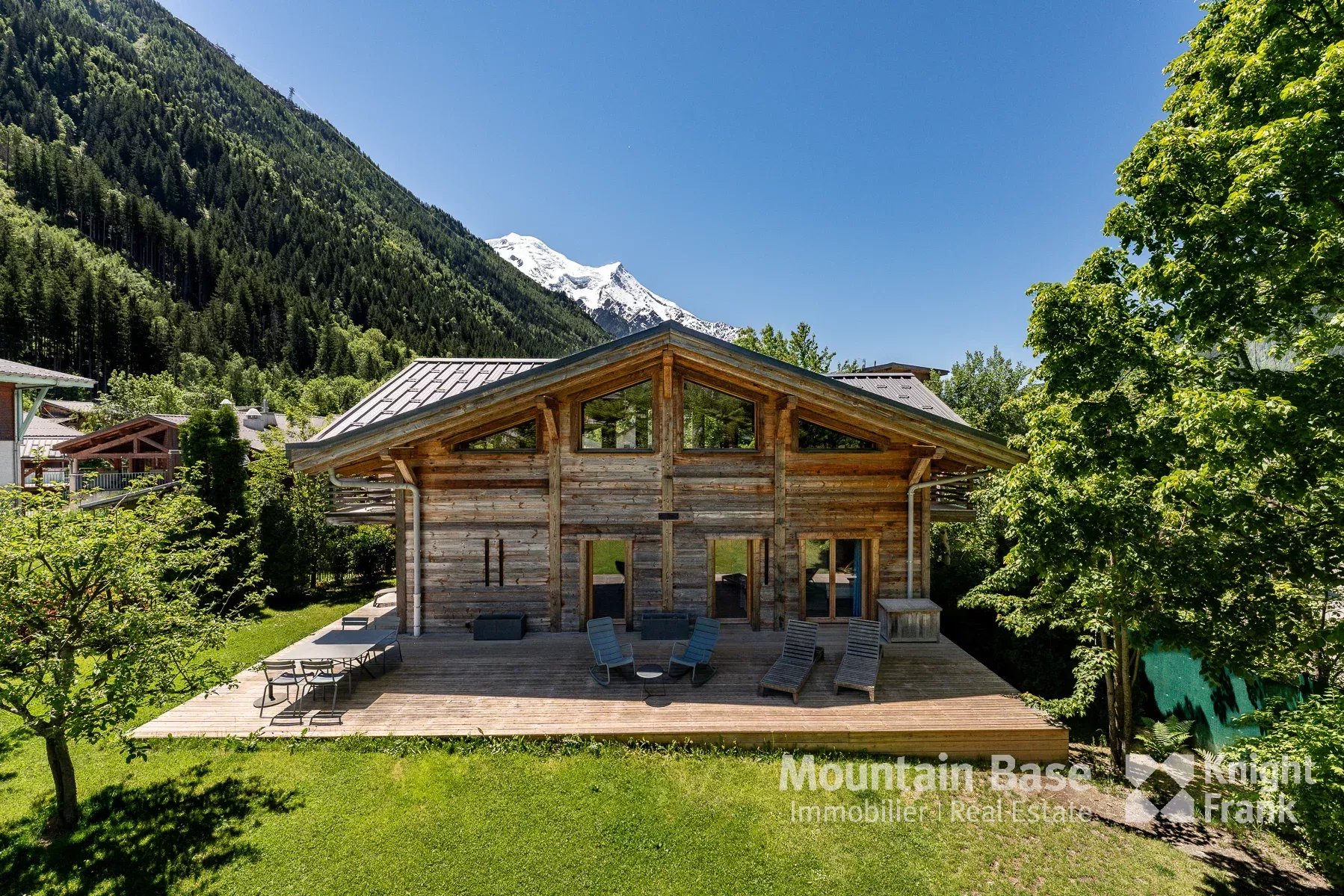 Photo of A newly built 4-bedroom chalet at the foot of Les Planards ski area.