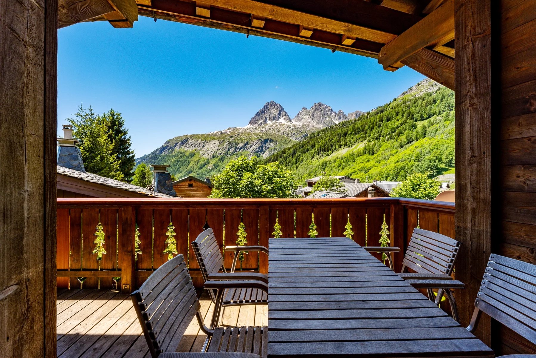 Photo of CHAMONIX - 4 bedroom chalet at the foot of the piste