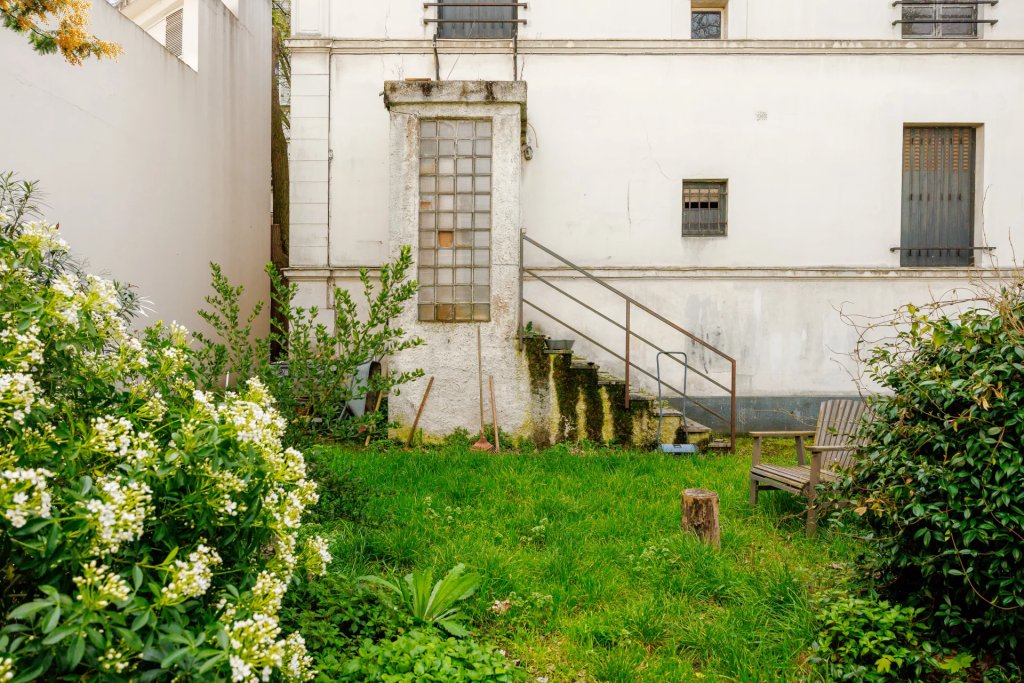 Jardin de 490 m² et façade arrière de la maison