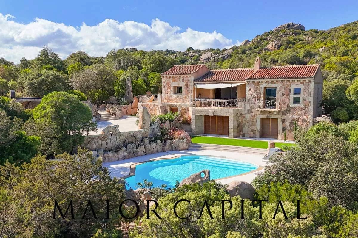 Porto Cervo | Loc. Nialiccia | Villa immersa nel verde con incantevole vista panoramica