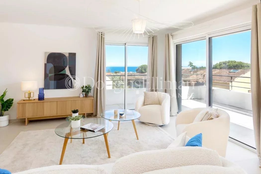 VILLENEUVE-LOUBET : Rez-de-jardin quatre pièces à proximité des commerces - Image nᵒ3