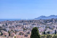Villa For sale in Le Cannet Village with Panoramic Sea Views — photo 3 of 7