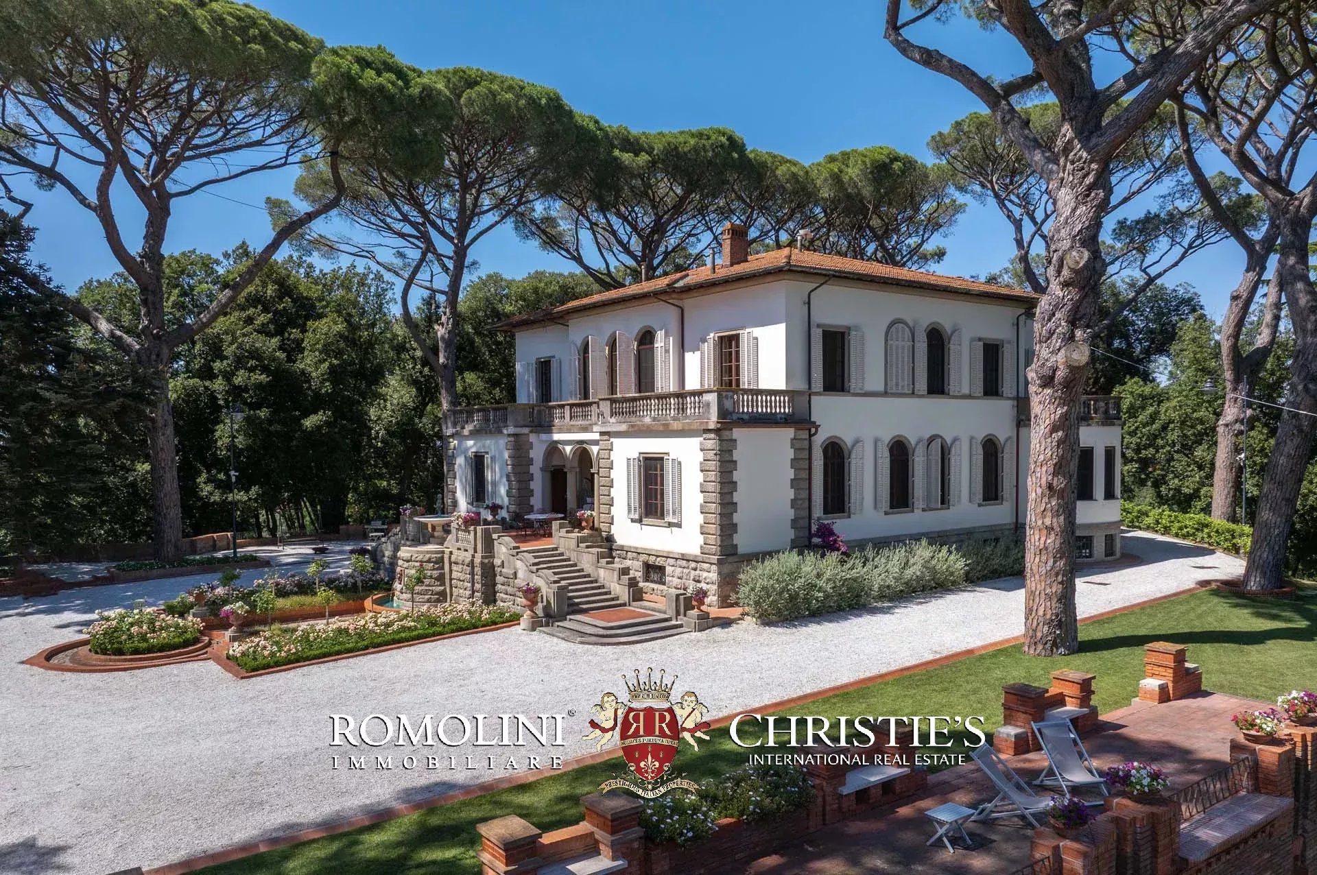 8 Bedroom Villa/Townhouse's Image 3
