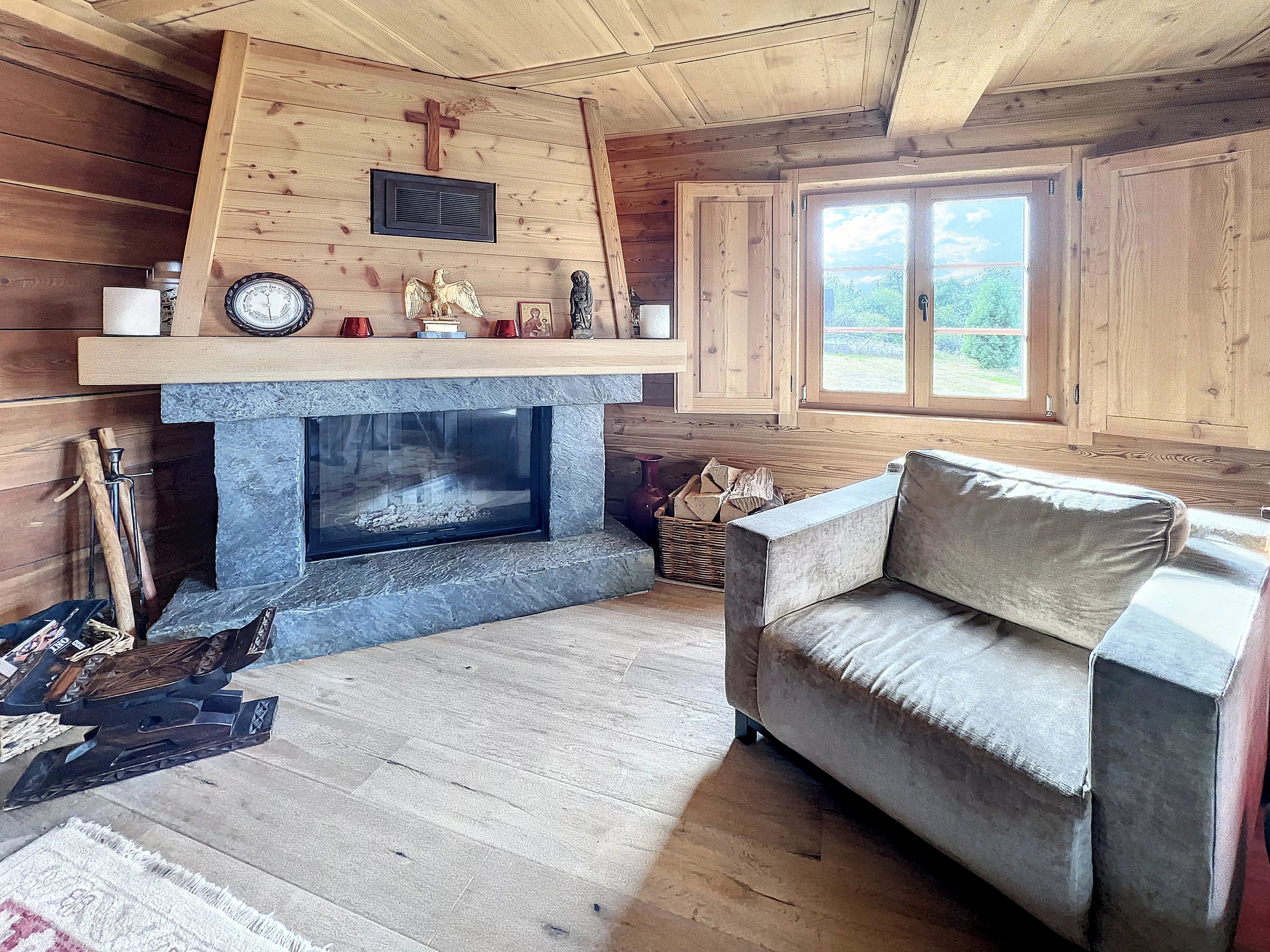 Domaine exceptionnel et exclusif entièrement rénové au coeur des Alpes Valaisannes