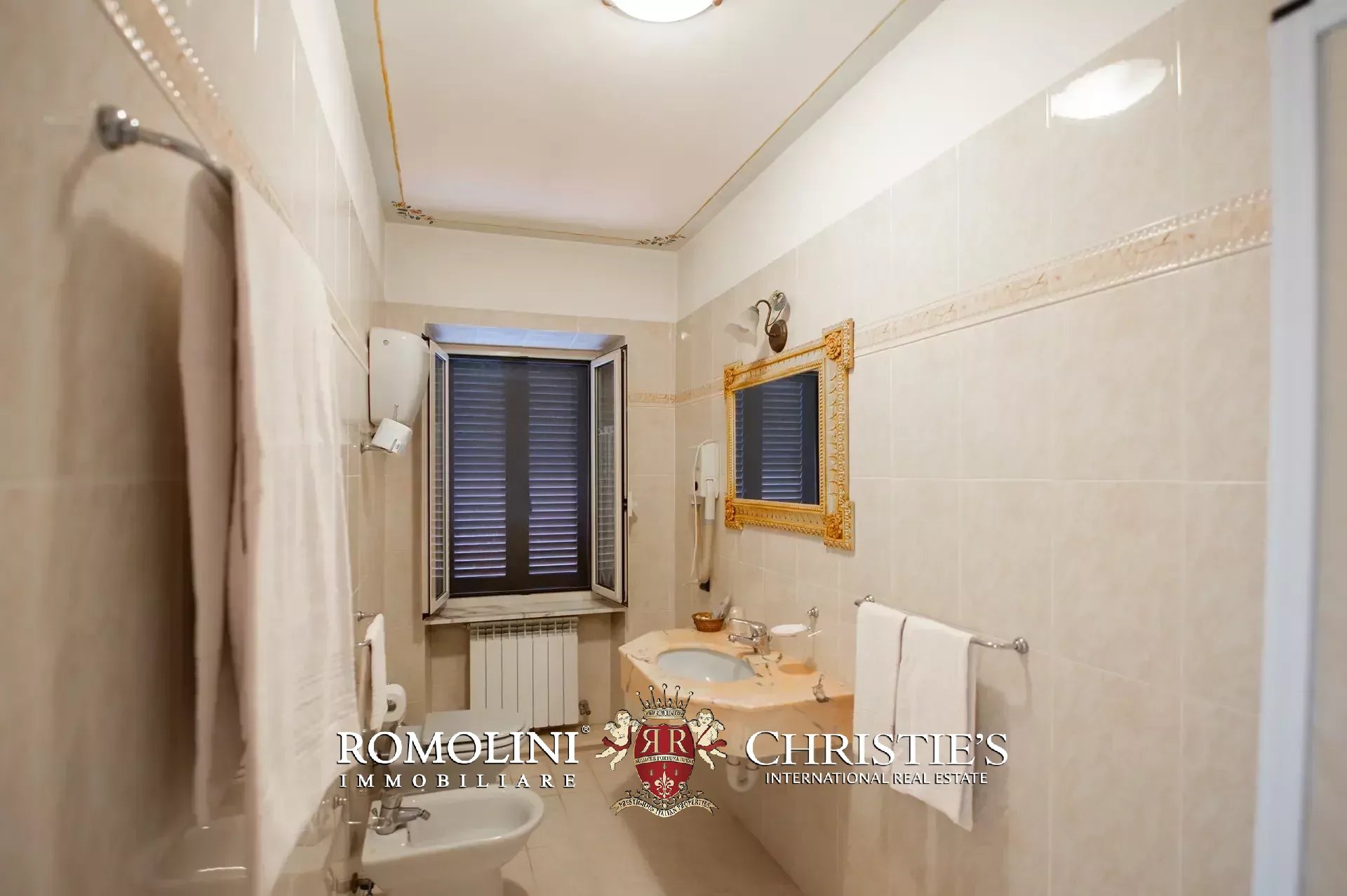 6 Bedroom Villa/Townhouse's Image 30