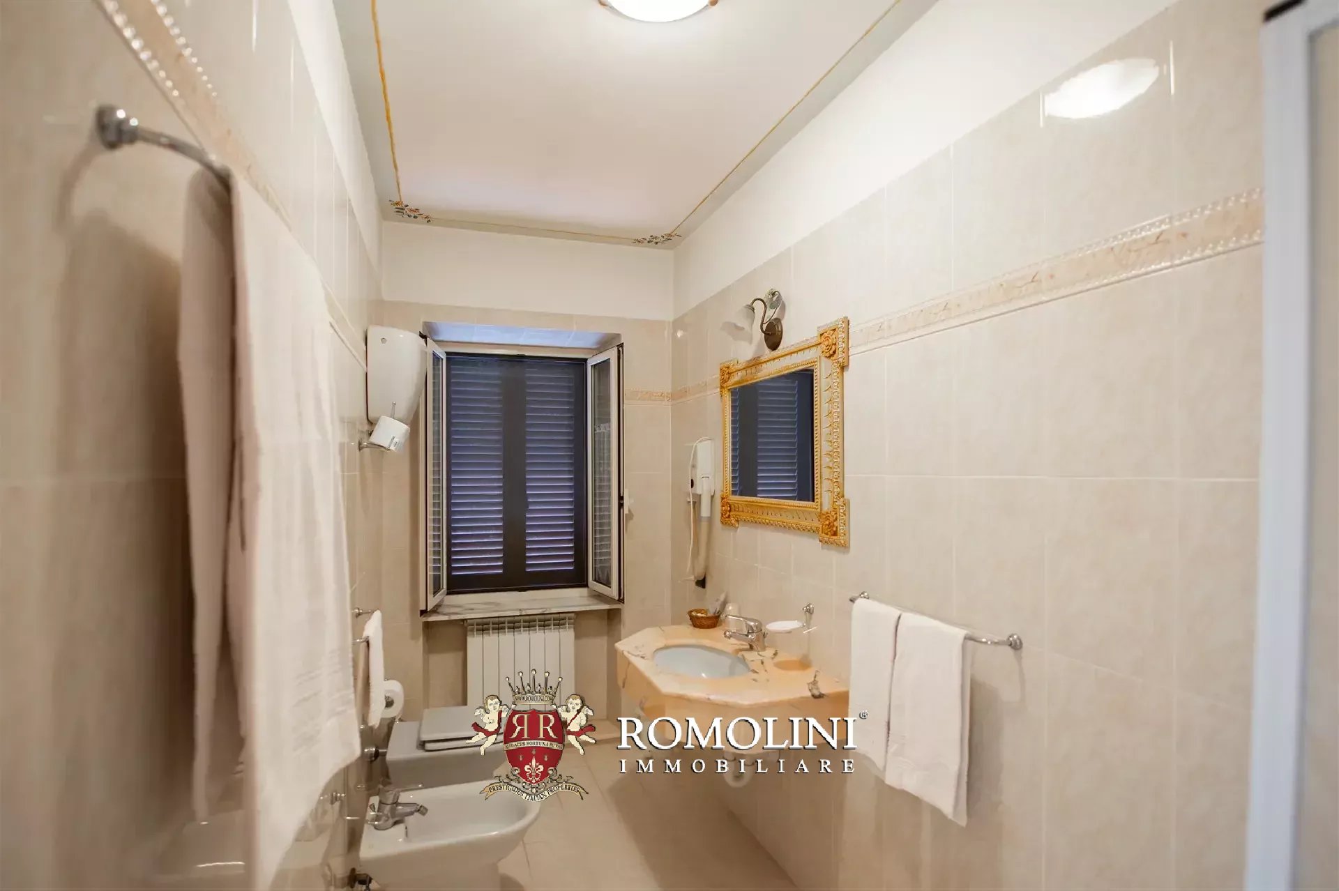 6 Bedroom Villa/Townhouse's Image 30