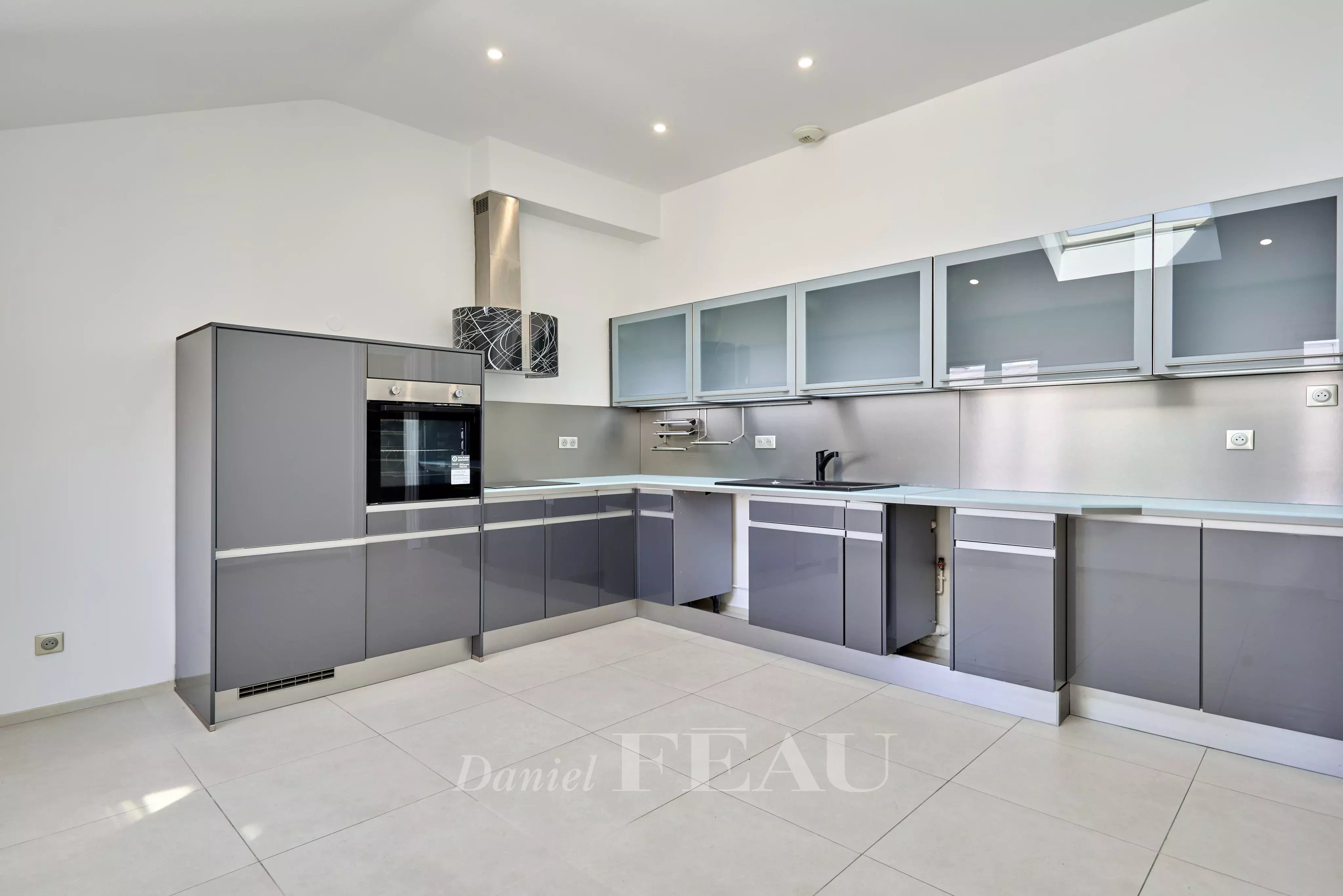 Location Appartement Paris 8ème