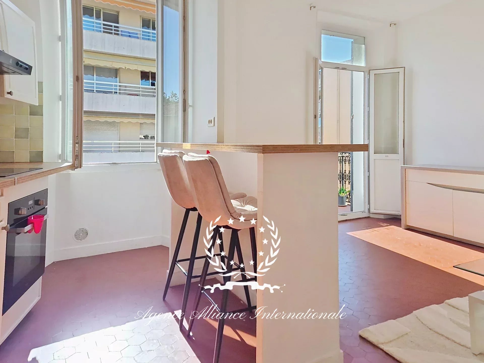 TOP FLOOR - BALCONY - 5MIN FROM CROISETTE