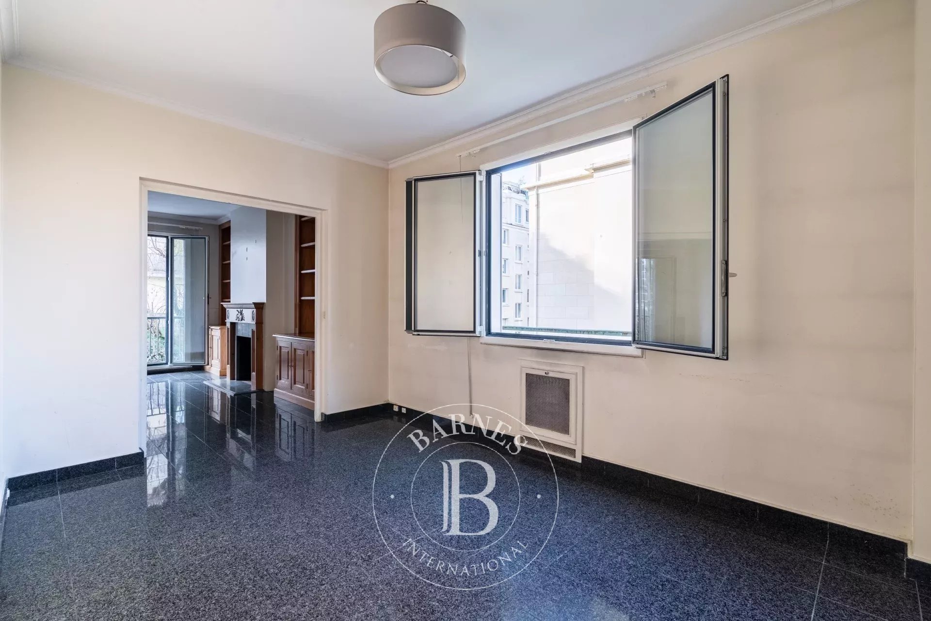 Exclusive listing - Neuilly-Golden Triangle - 3-bed apartment - Quiet and green surroundings - Balcony - picture 10