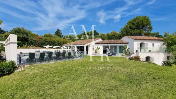 Contemporary 5-Bedroom Family Estate for Sale in Mougins, France — photo 2