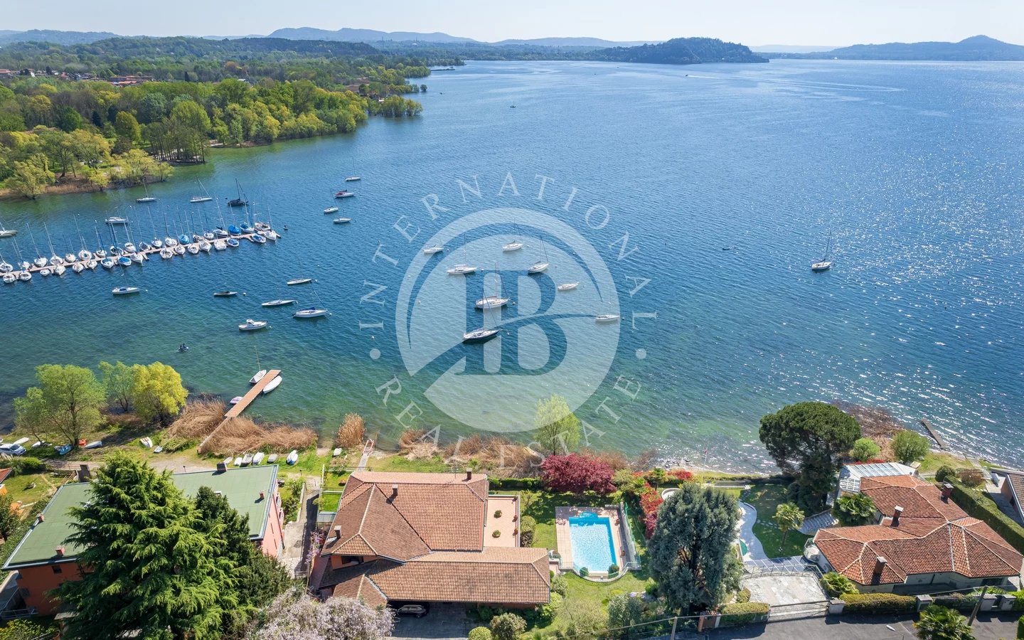 Villa in Monvalle - view 1