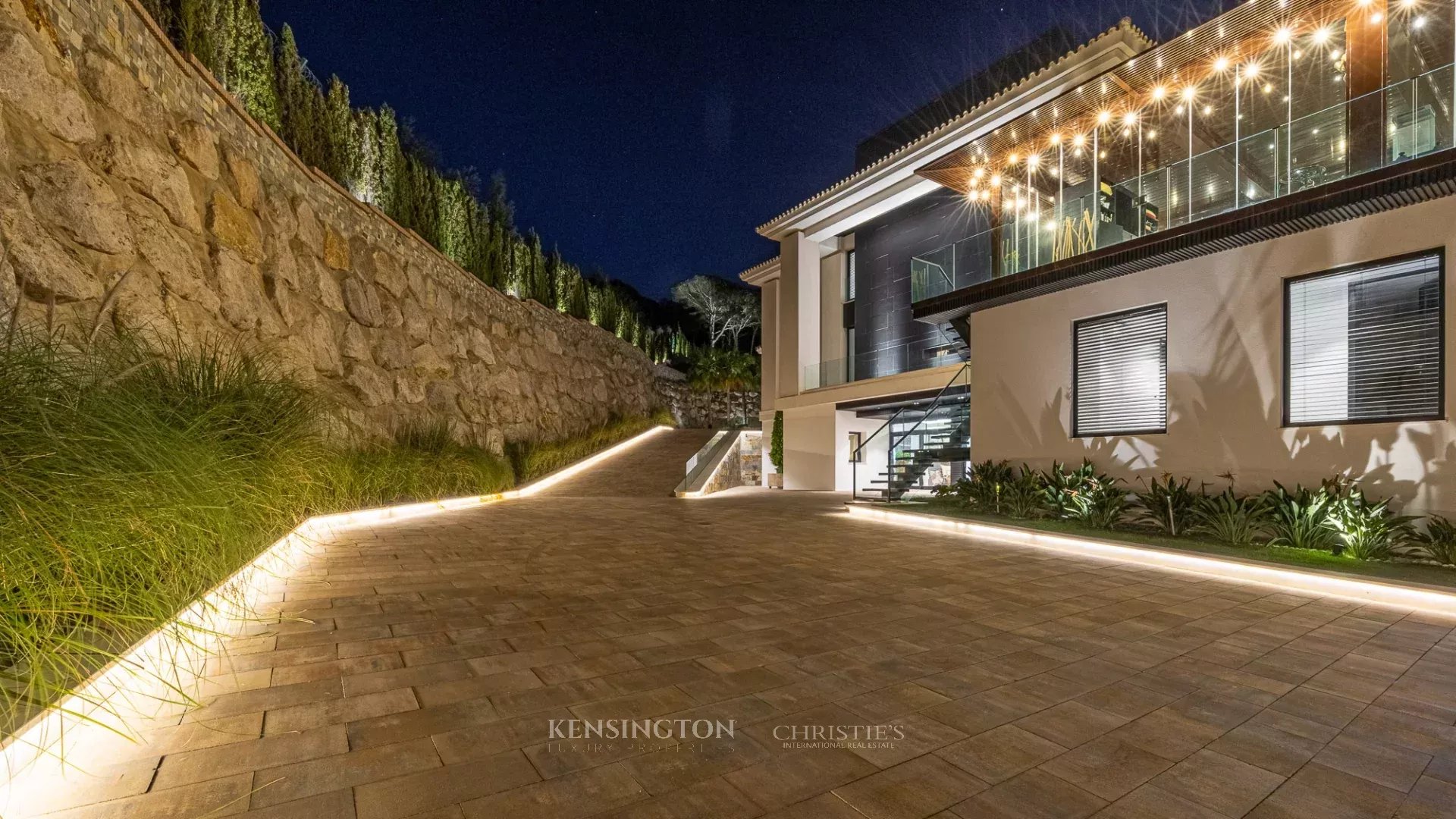 4 Bedroom Villa/Townhouse's Image 100