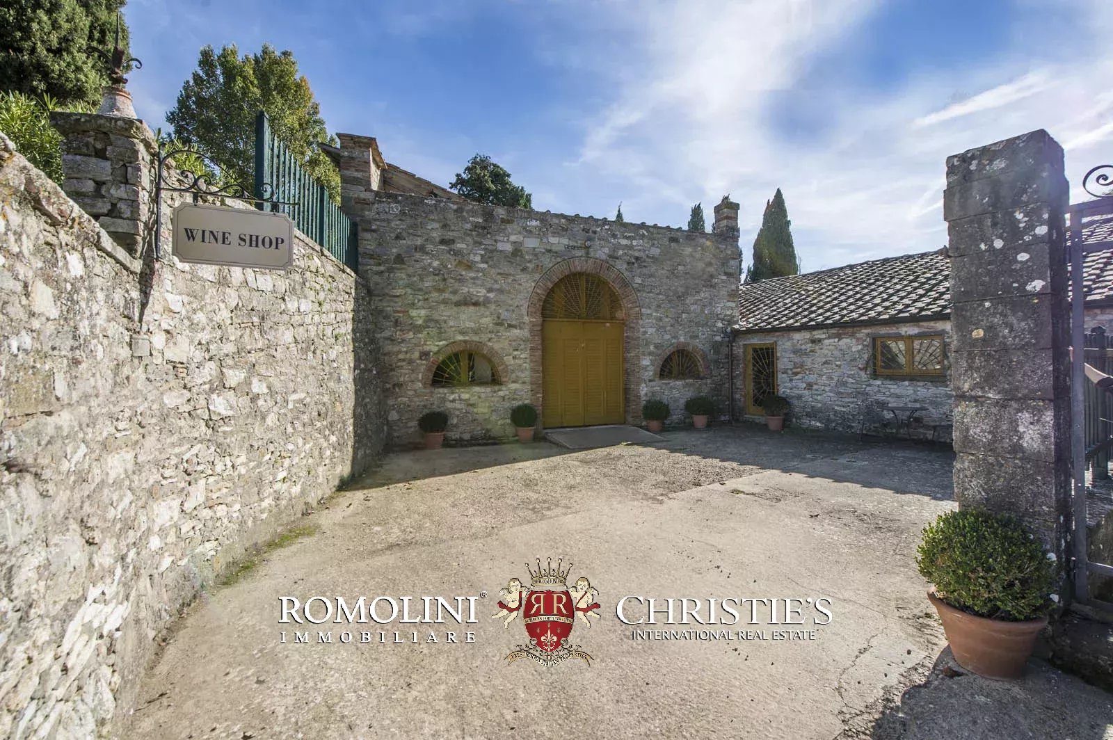 LUXURY HISTORICAL VILLA FOR SALE IN RADDA IN CHIANTI, TUSCANY