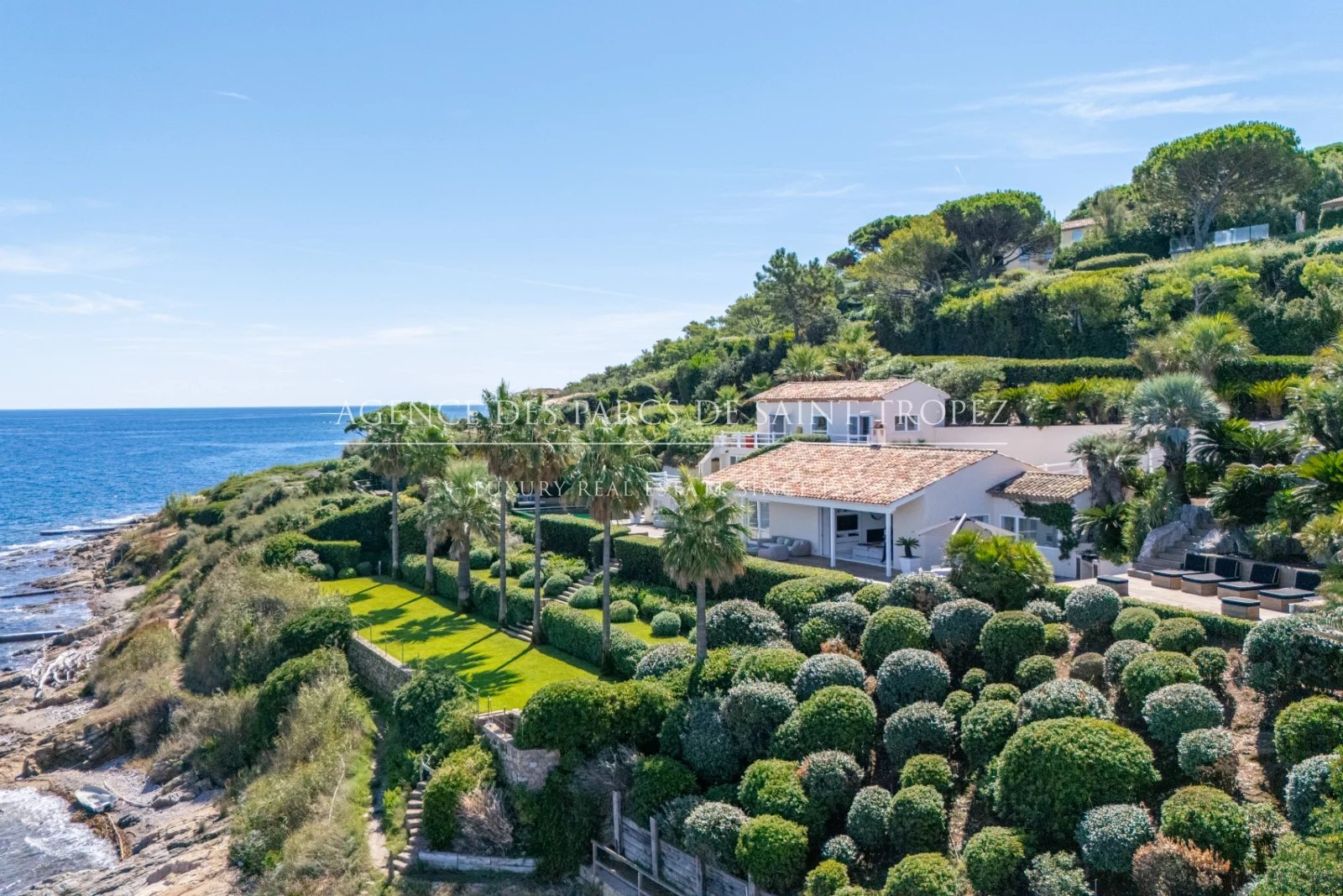 Villa pieds dans l'eau avec vue mer panoramique