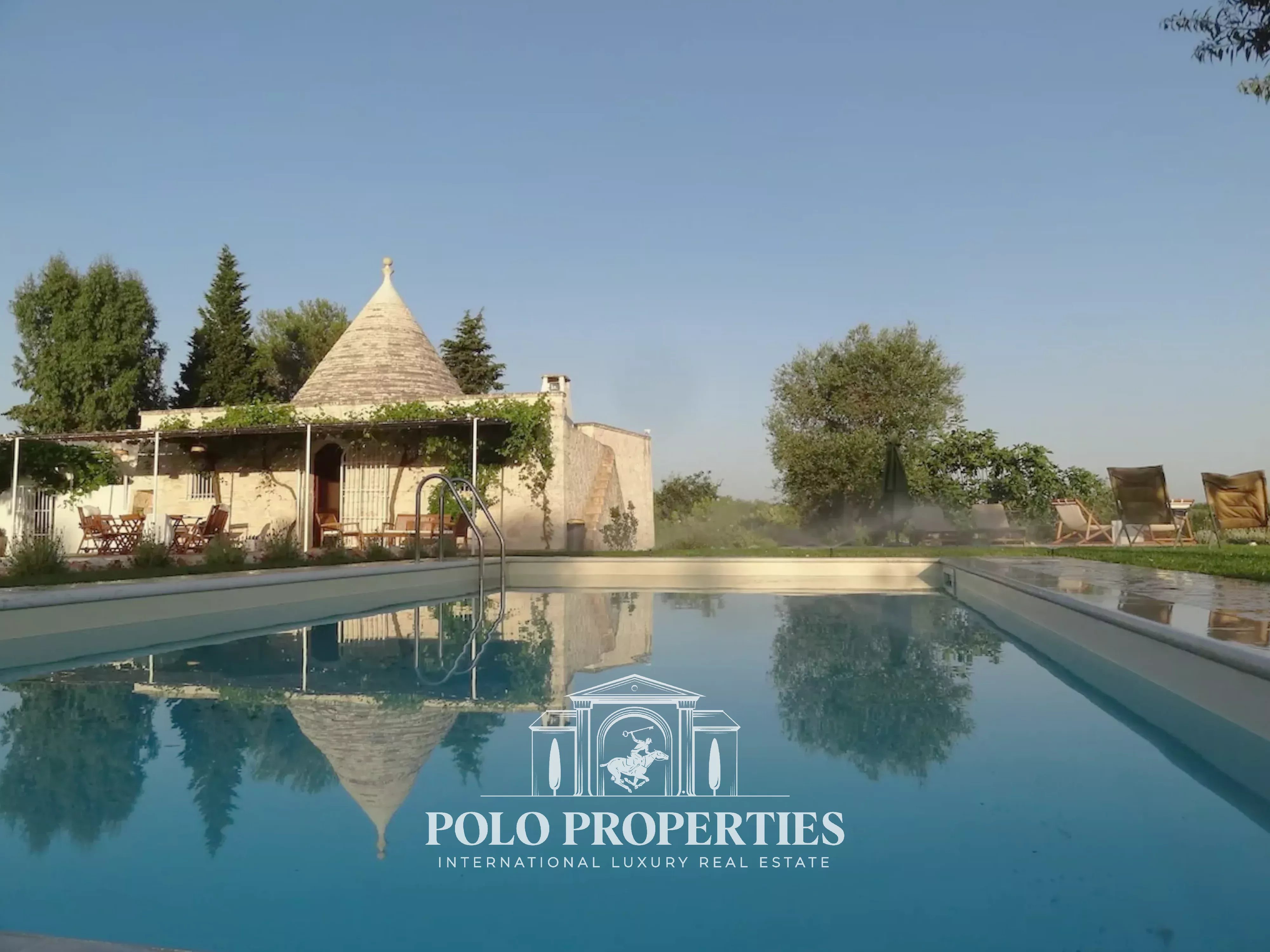 RENOVATED TRULLO WITH SWIMMING POOL IN THE HEART OF THE ITRIA VALLEY