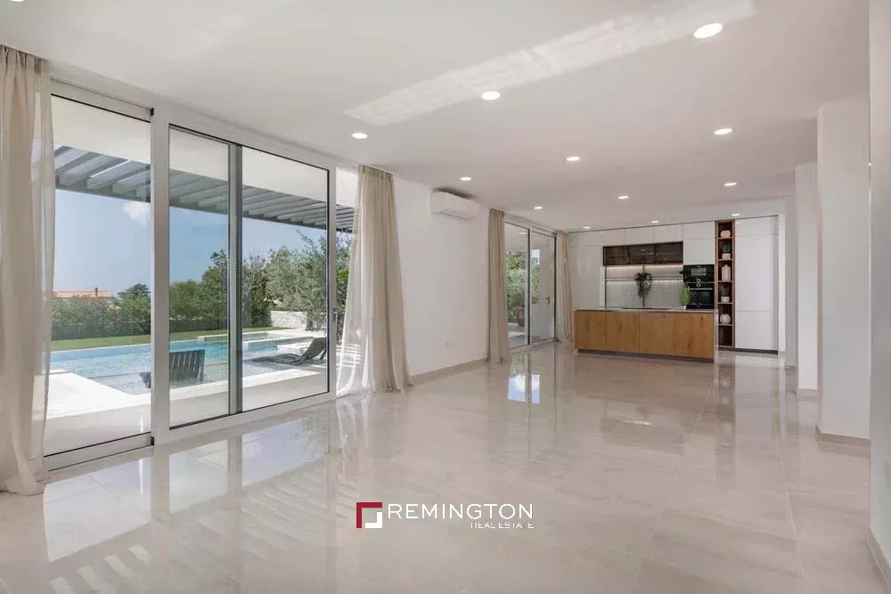 4 Bedroom Villa/Townhouse's Image 8