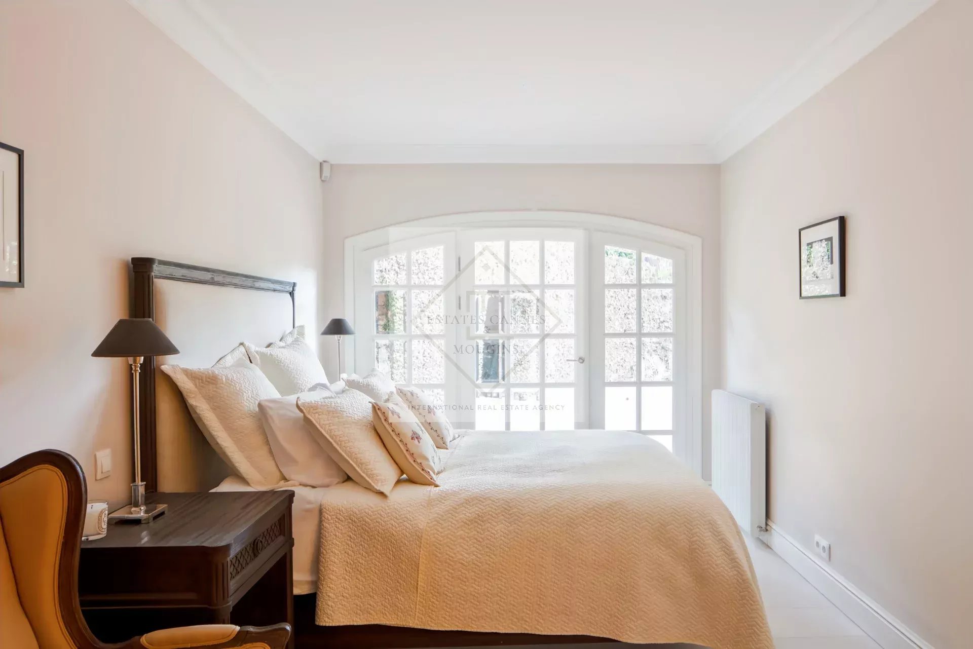 Élégante maison en pierre rénovée – Charme provençal près du Cap d’Antibes — photo 14