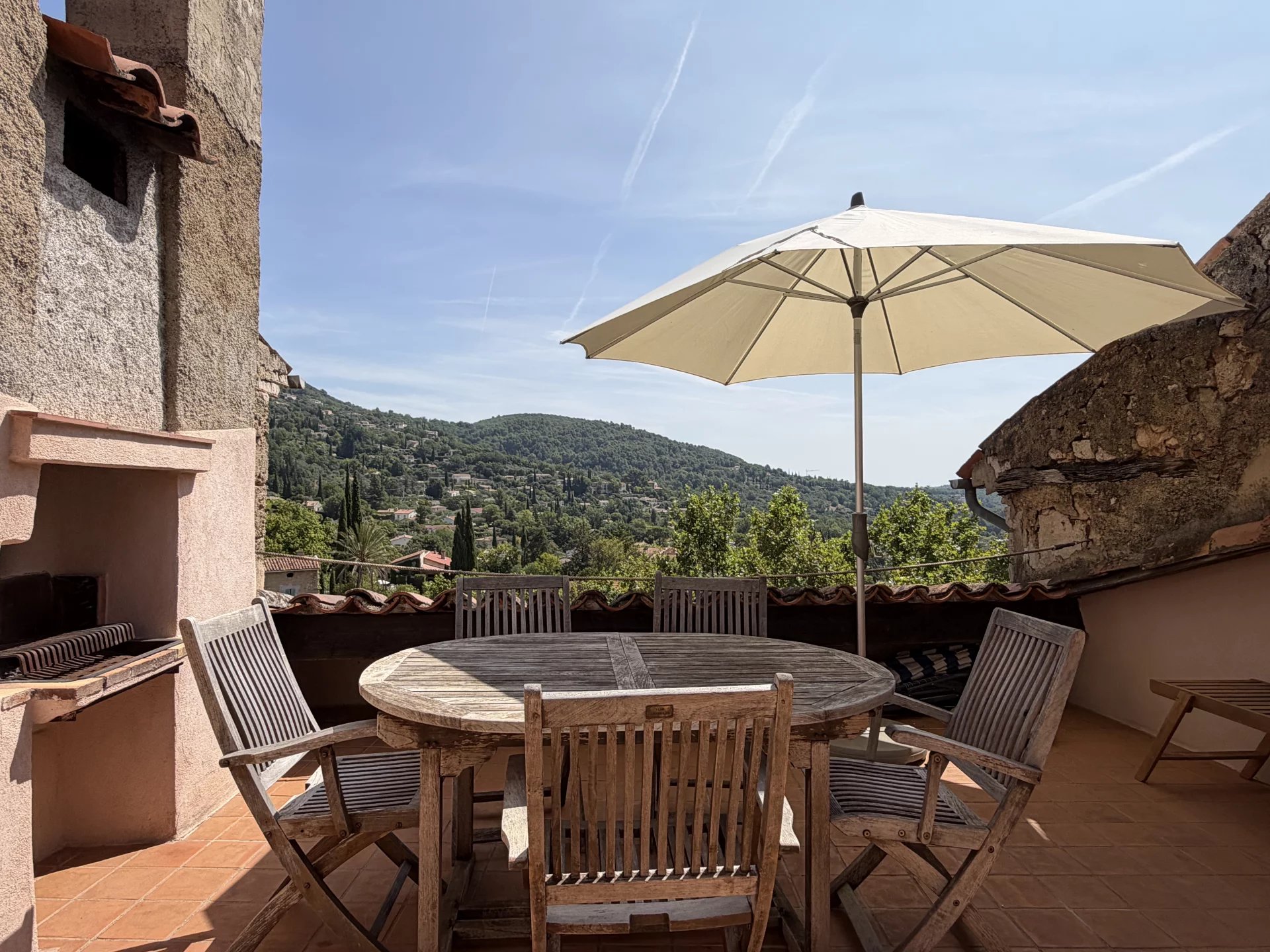 Charming village house with upper terrace with great views - SEILLANS
