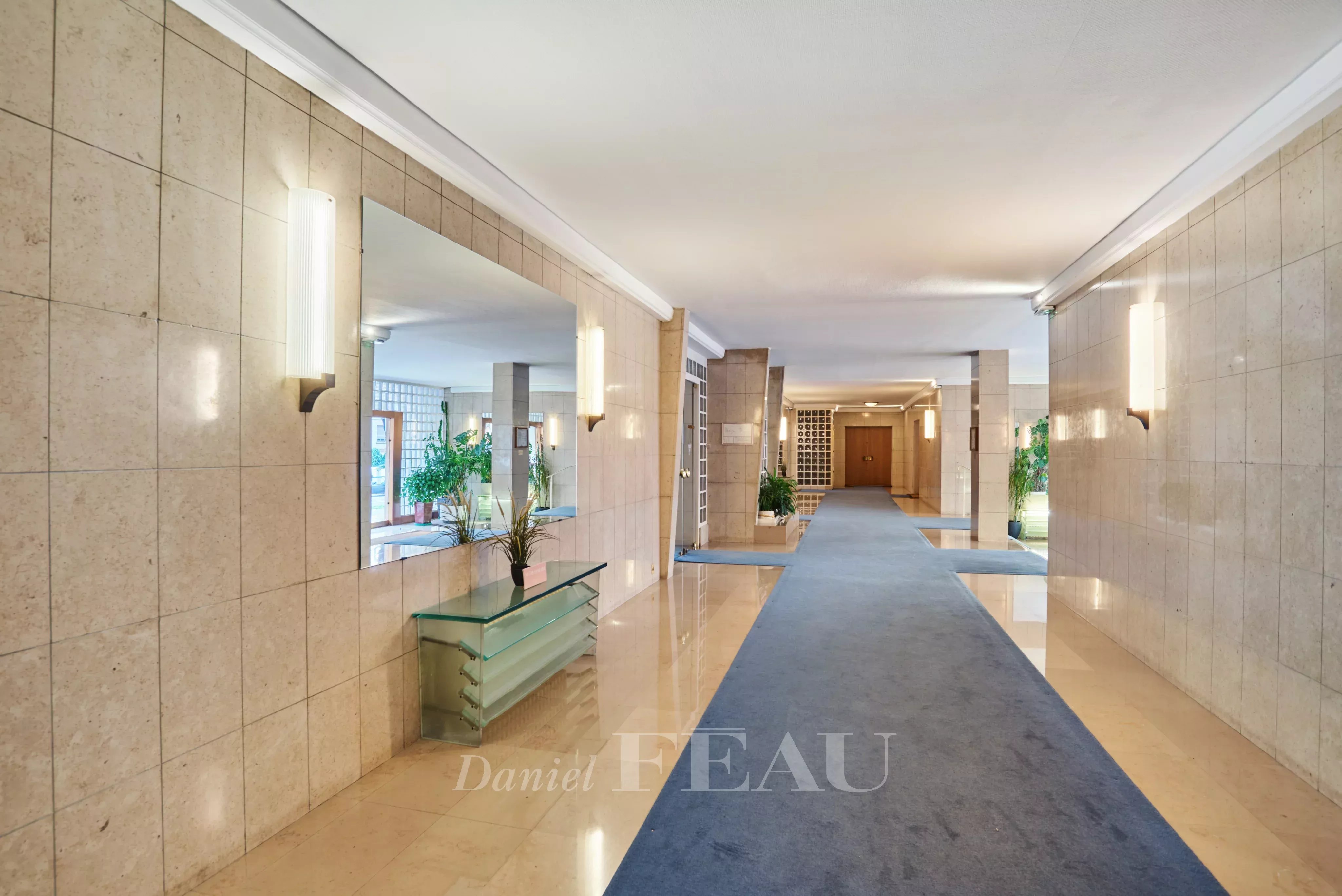 Sale Apartment Paris 16th