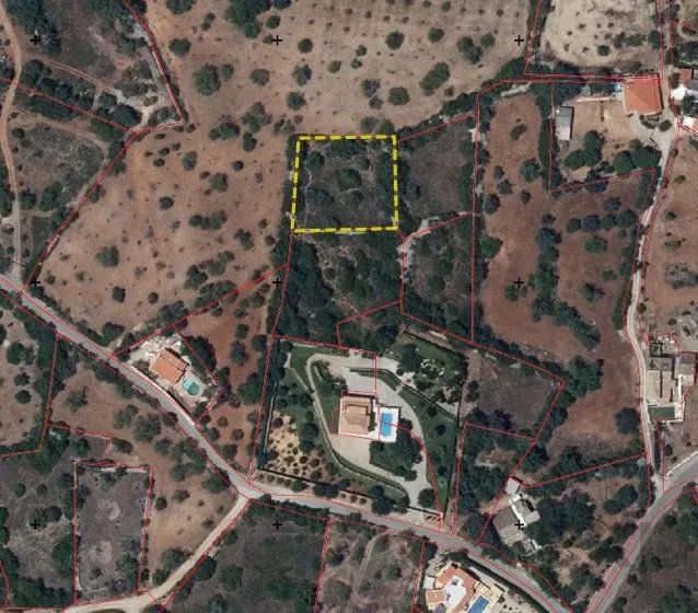 1560 m² Non-Constructible Land in Santa Bárbara de Nexe 86947956 image 1