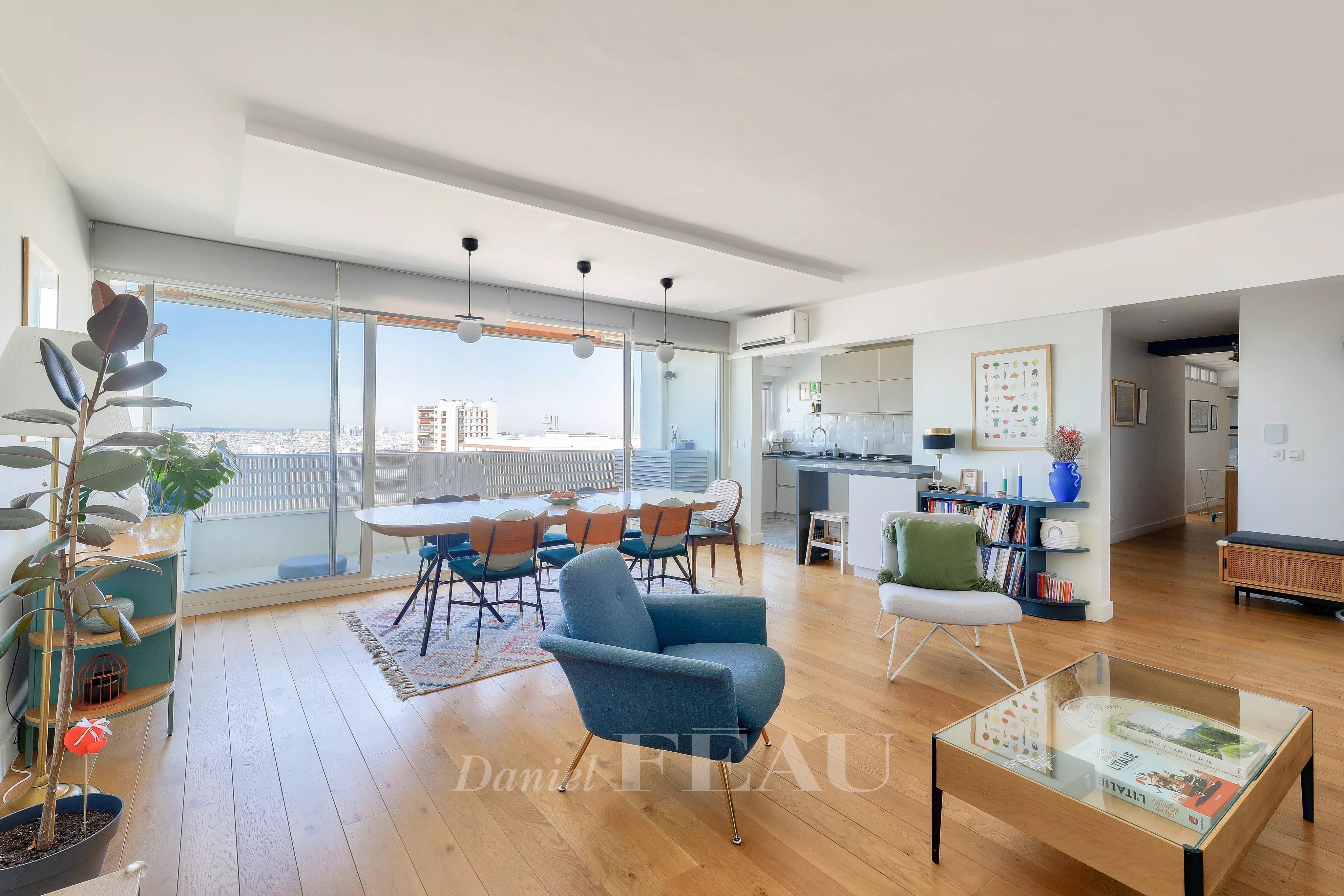 Paris 20th District – A renovated 2-bed apartment with a balcony