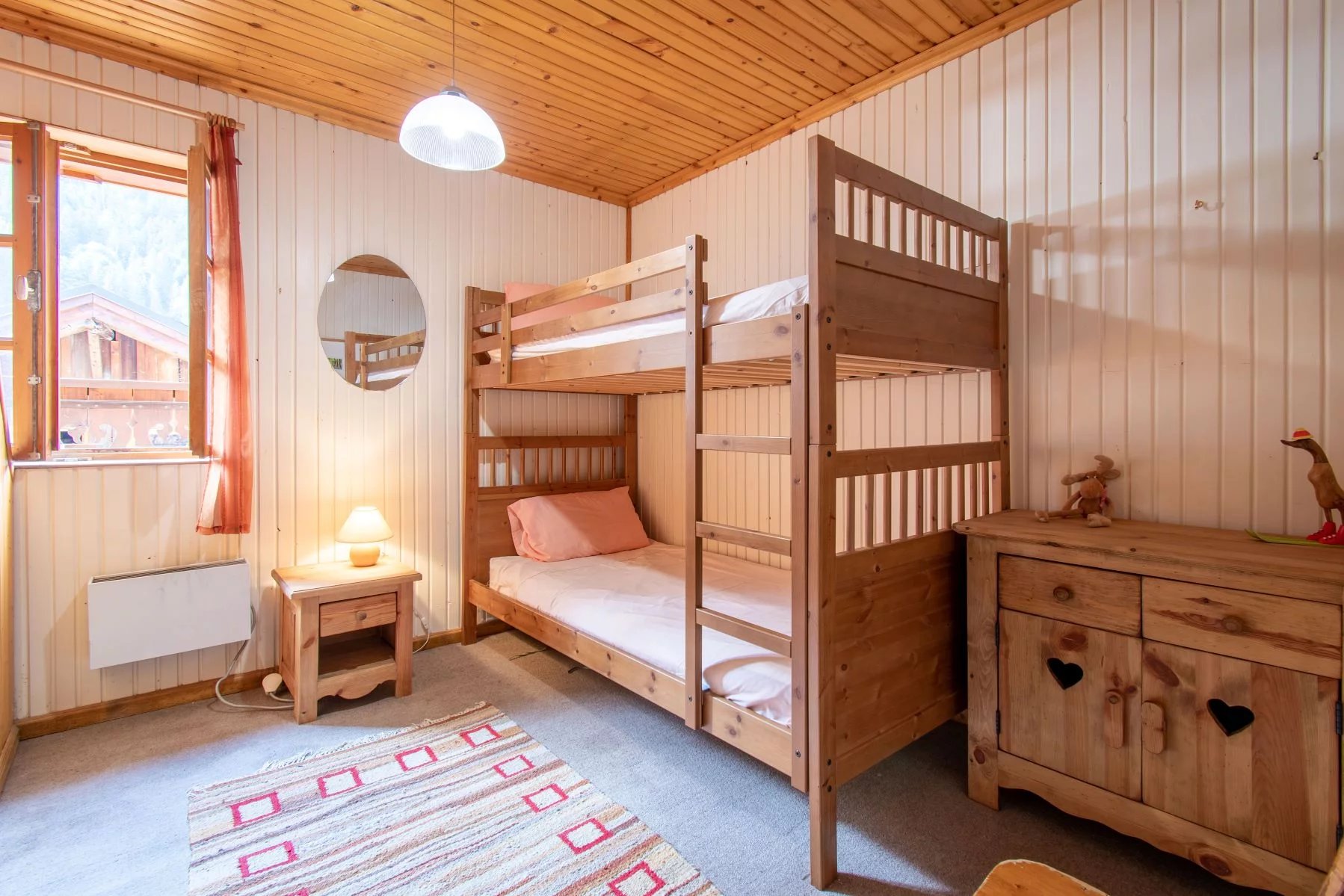 Photo of 6 bedroom chalet in a sought-after area