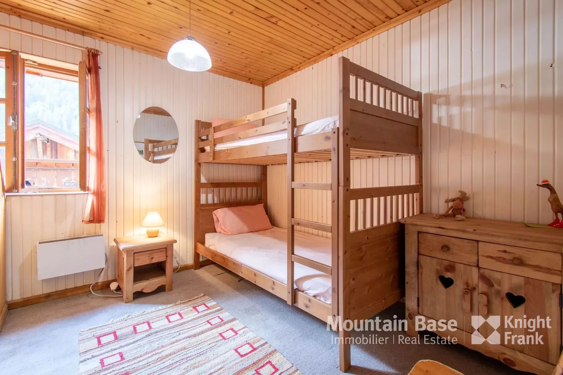 Photo of 6 bedroom chalet in a sought-after area