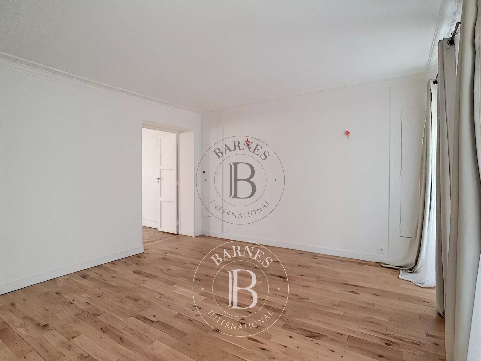 Daire Paris 8ème - picture 8