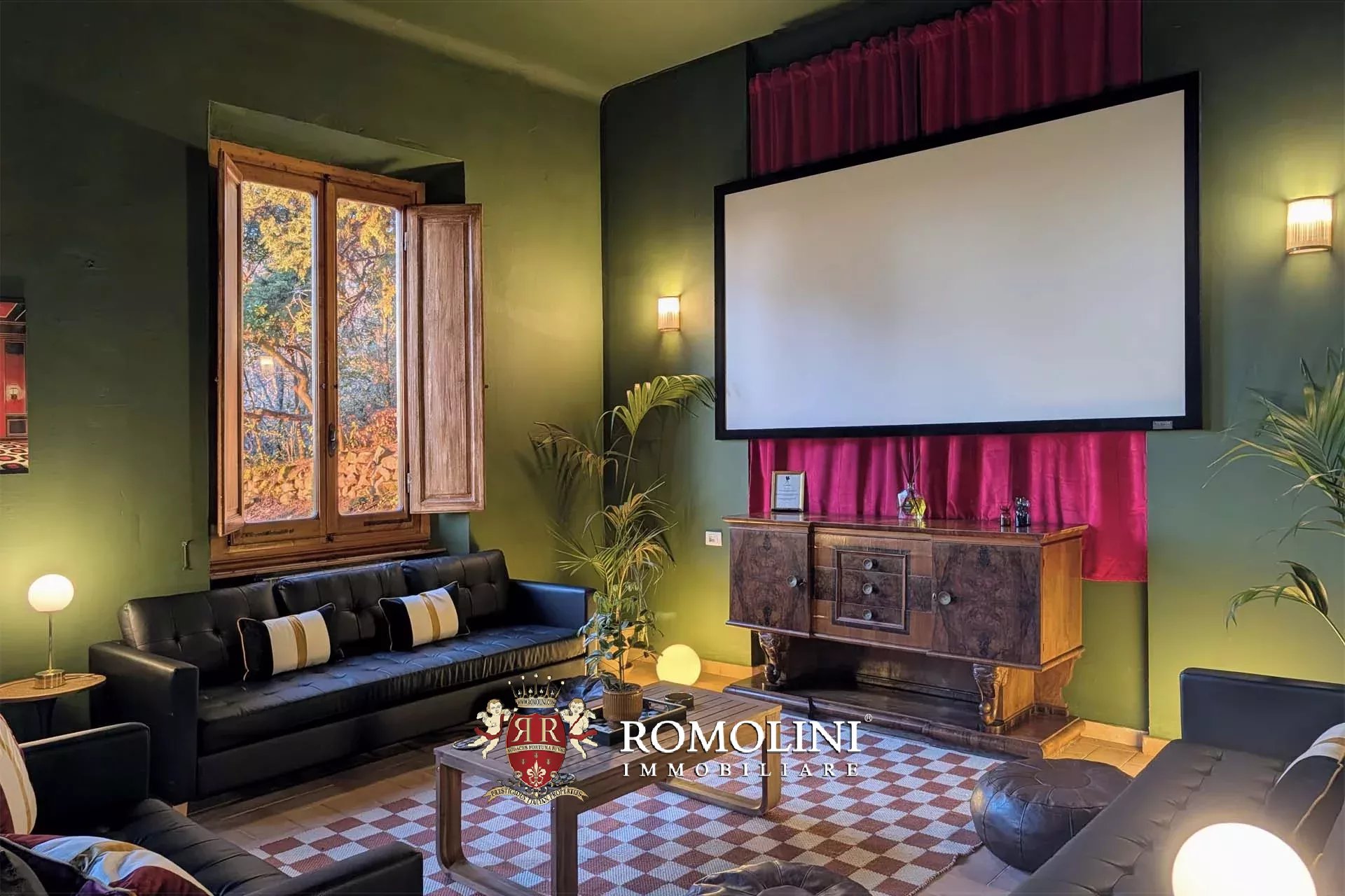 6 Bedroom Villa/Townhouse's Image 15