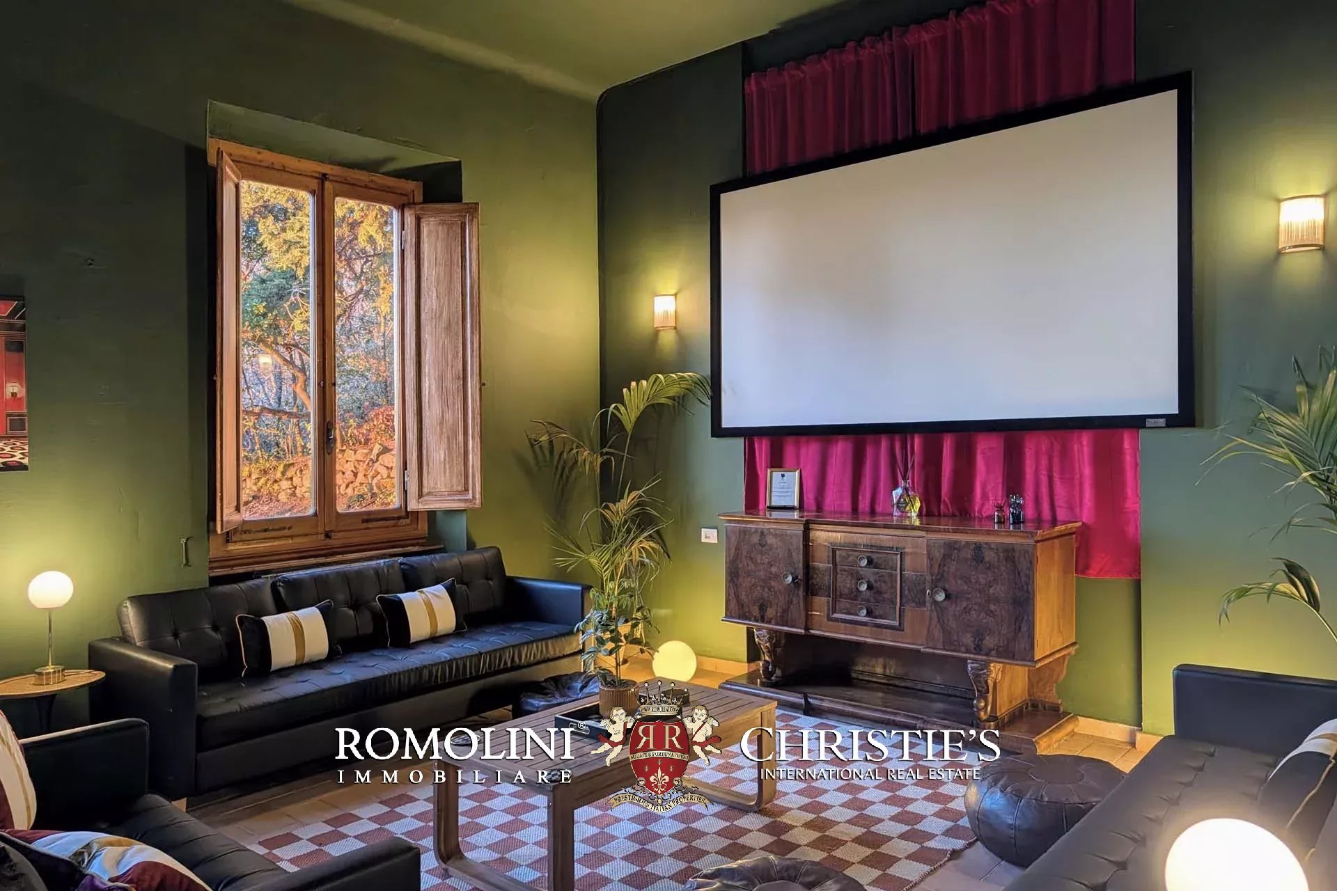 6 Bedroom Villa/Townhouse's Image 15