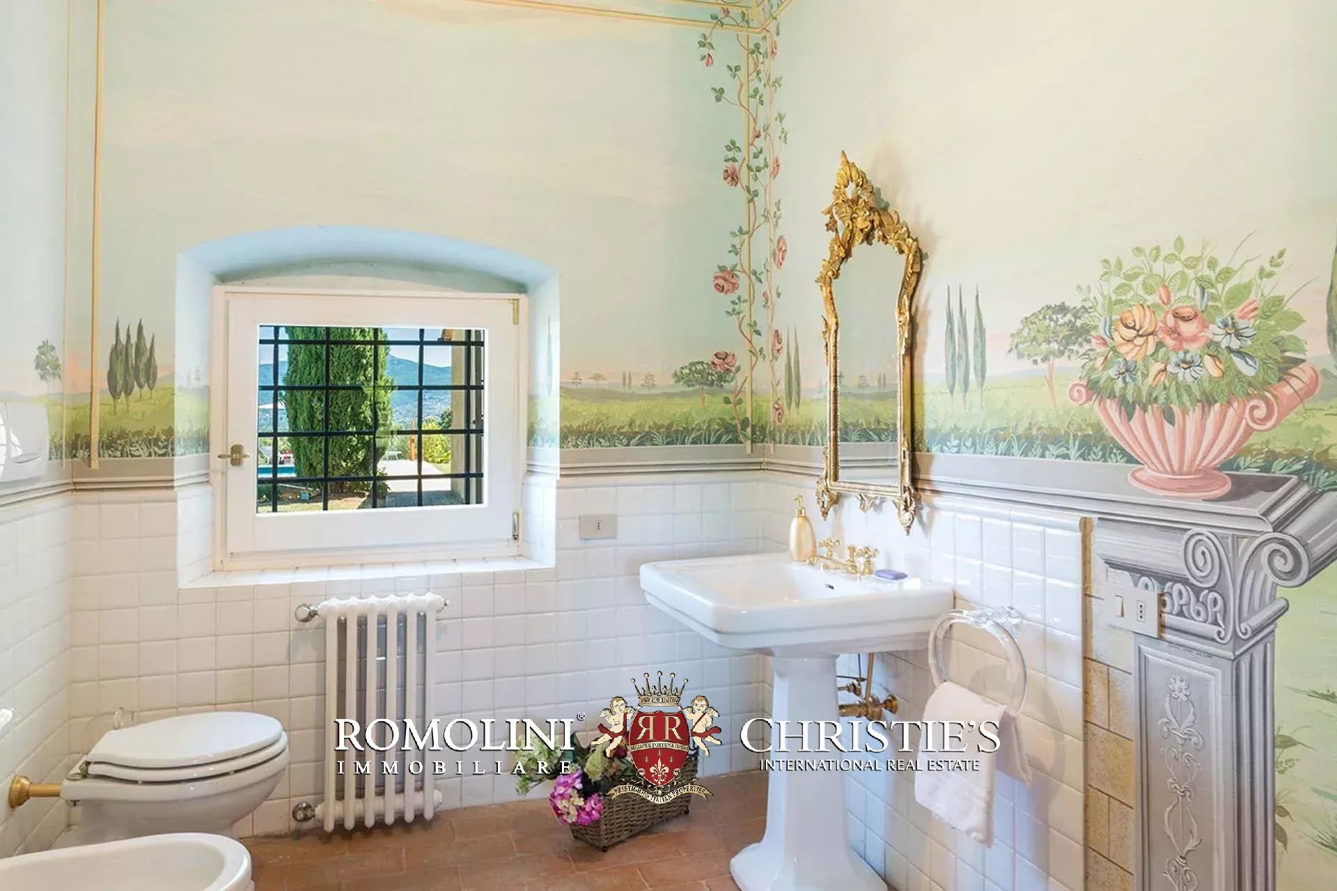 6 Bedroom Villa/Townhouse's Image 49
