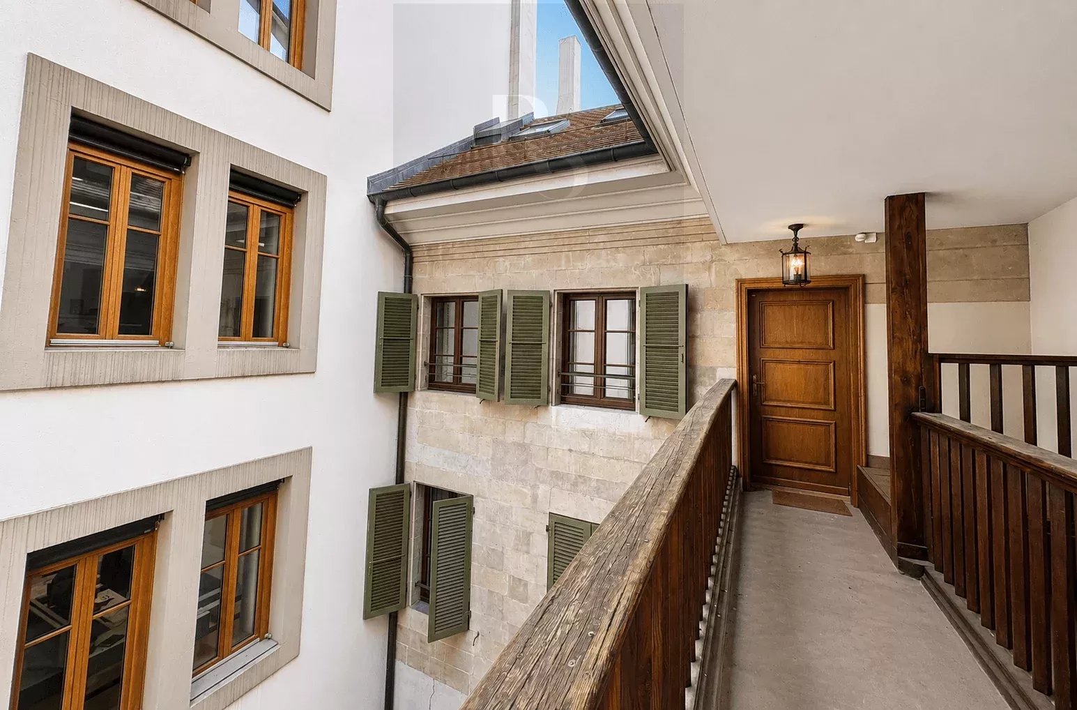 Rare duplex-loft with character in the heart of Geneva — photo 3