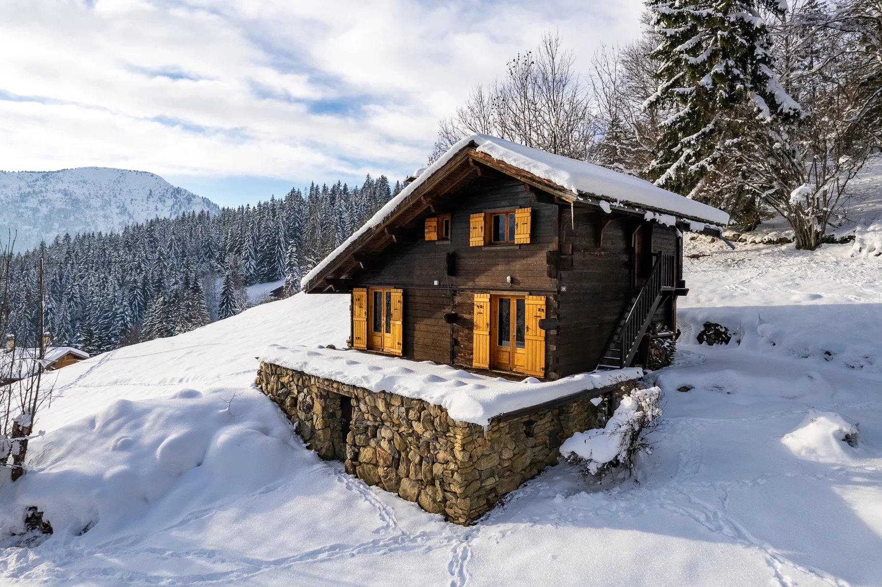 LES HOUCHES - A charming 3-bed chalet on a huge plot in Coupeau, Les Houches Accommodation in Chamonix
