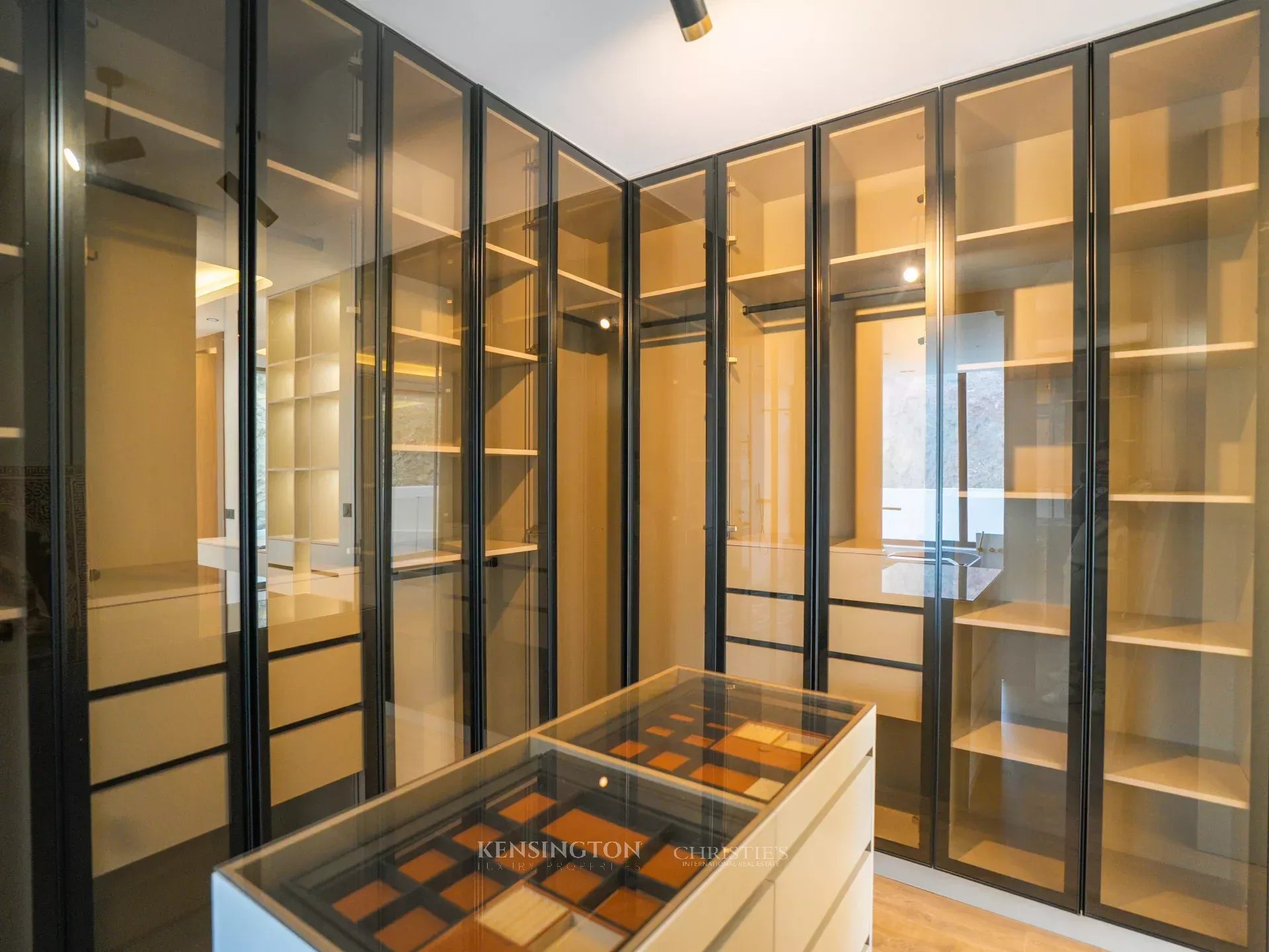 4 Bedroom Villa/Townhouse's Image 19
