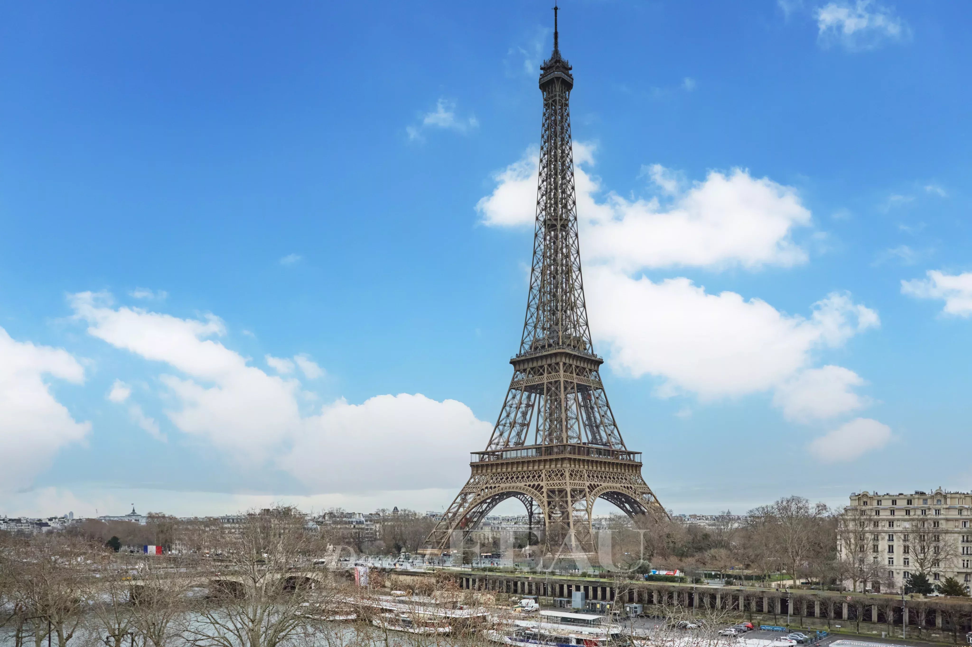 Paris XVIe - Avenue de New York - tour Eiffel.