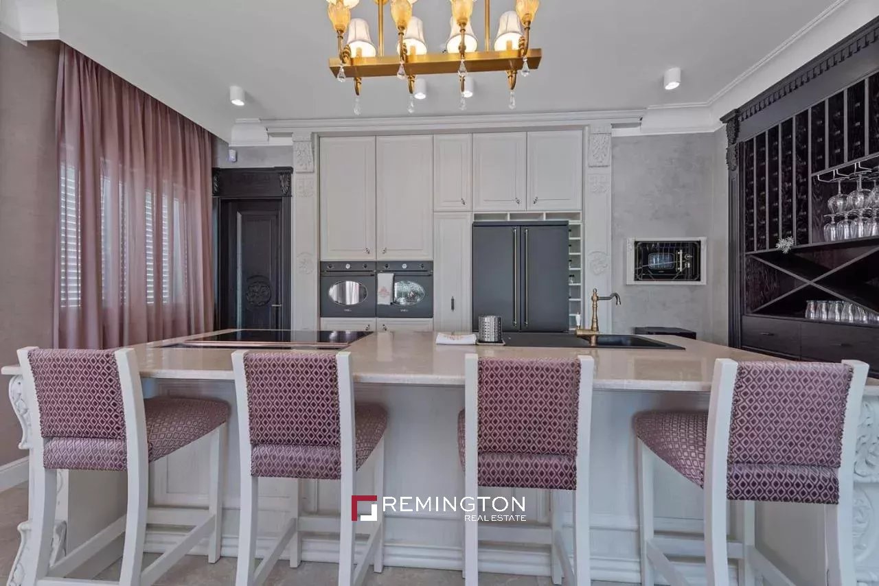 5 Bedroom Villa/Townhouse's Image 4