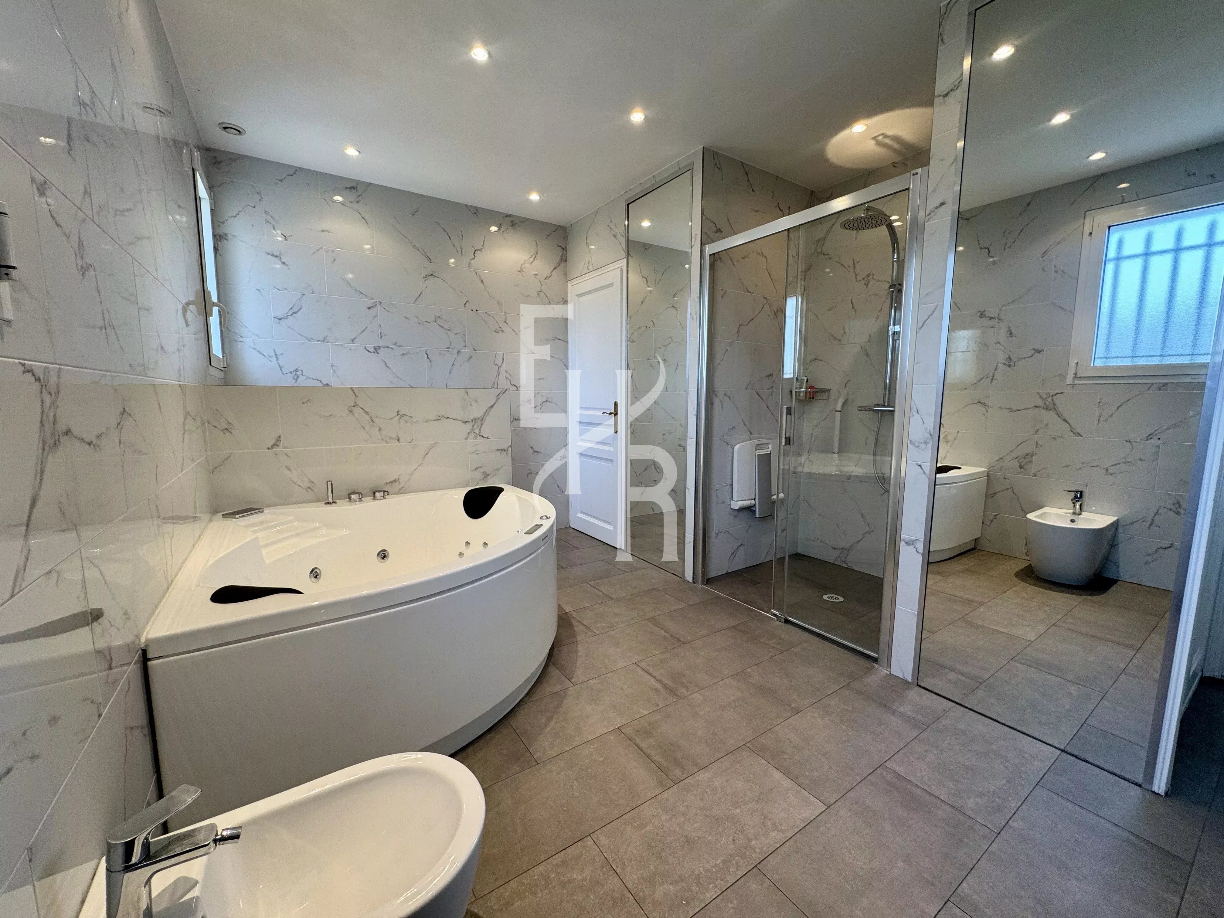 Demeure d’exception au cœur d’un domaine privé à Mougins